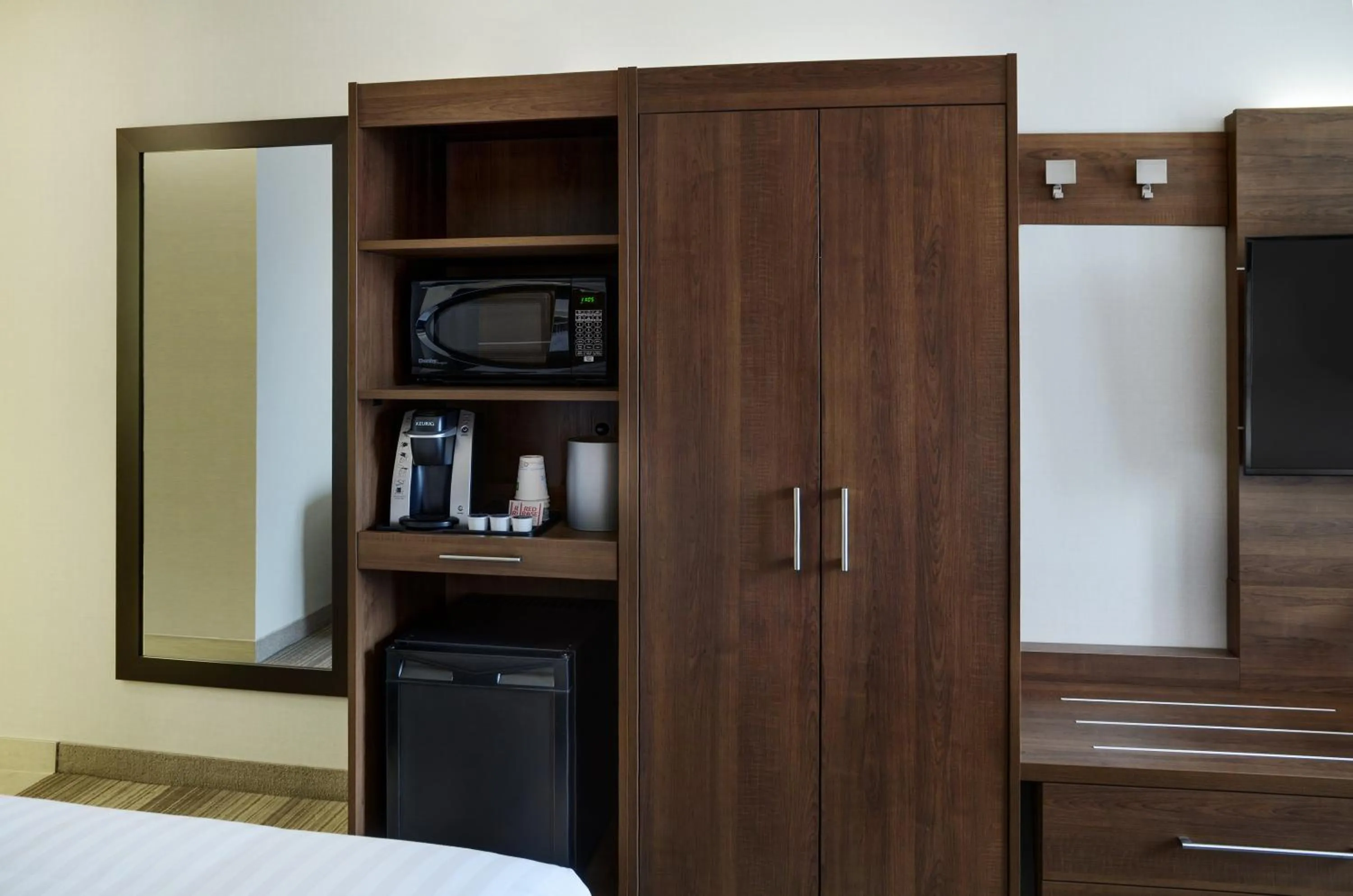 Photo of the whole room, Bed in Holiday Inn Express Toronto Downtown by IHG