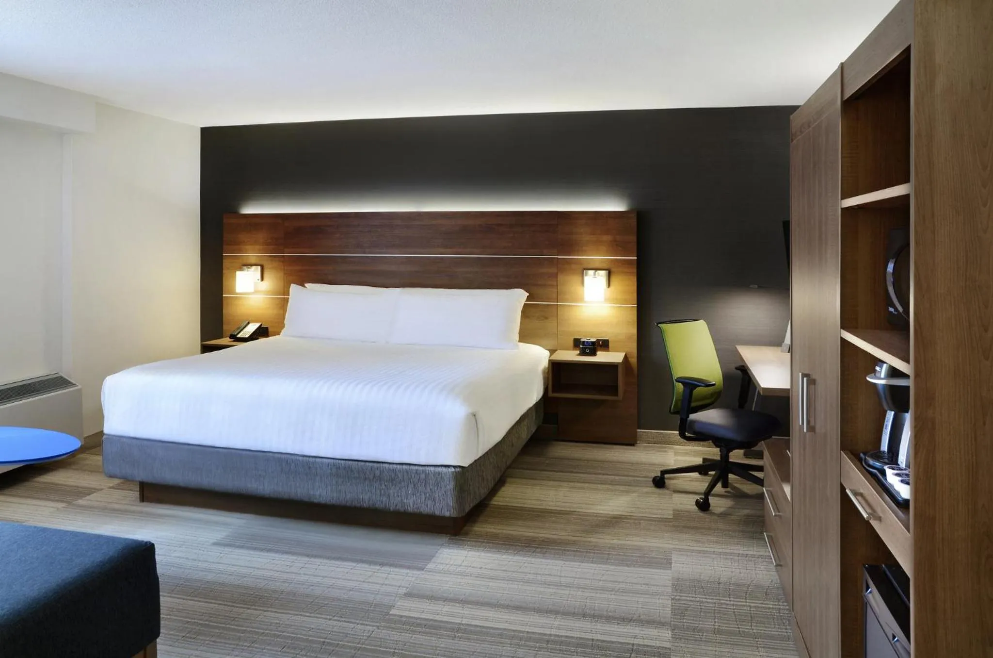 Photo of the whole room, Bed in Holiday Inn Express Toronto Downtown by IHG