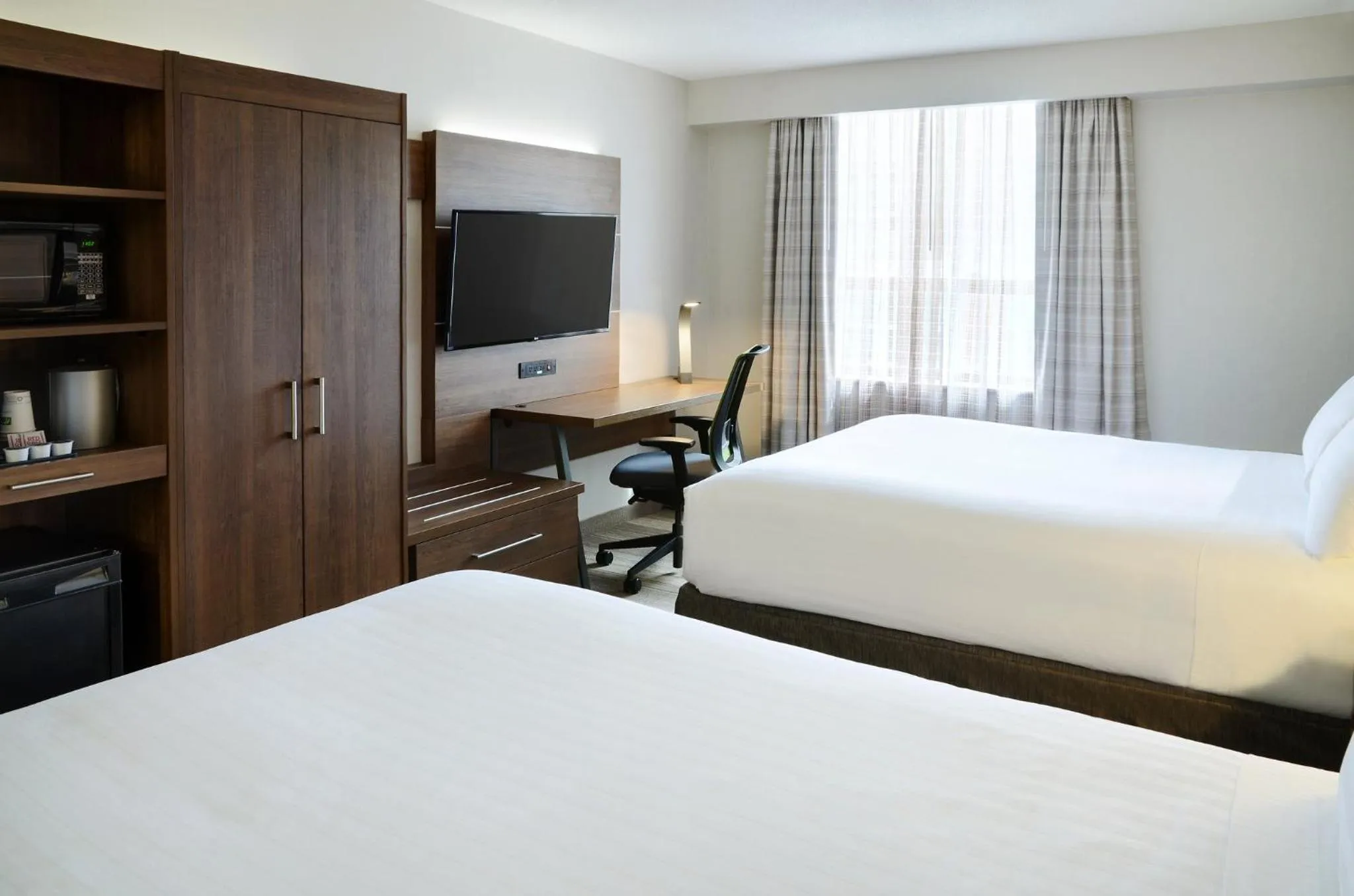 Photo of the whole room, Bed in Holiday Inn Express Toronto Downtown by IHG