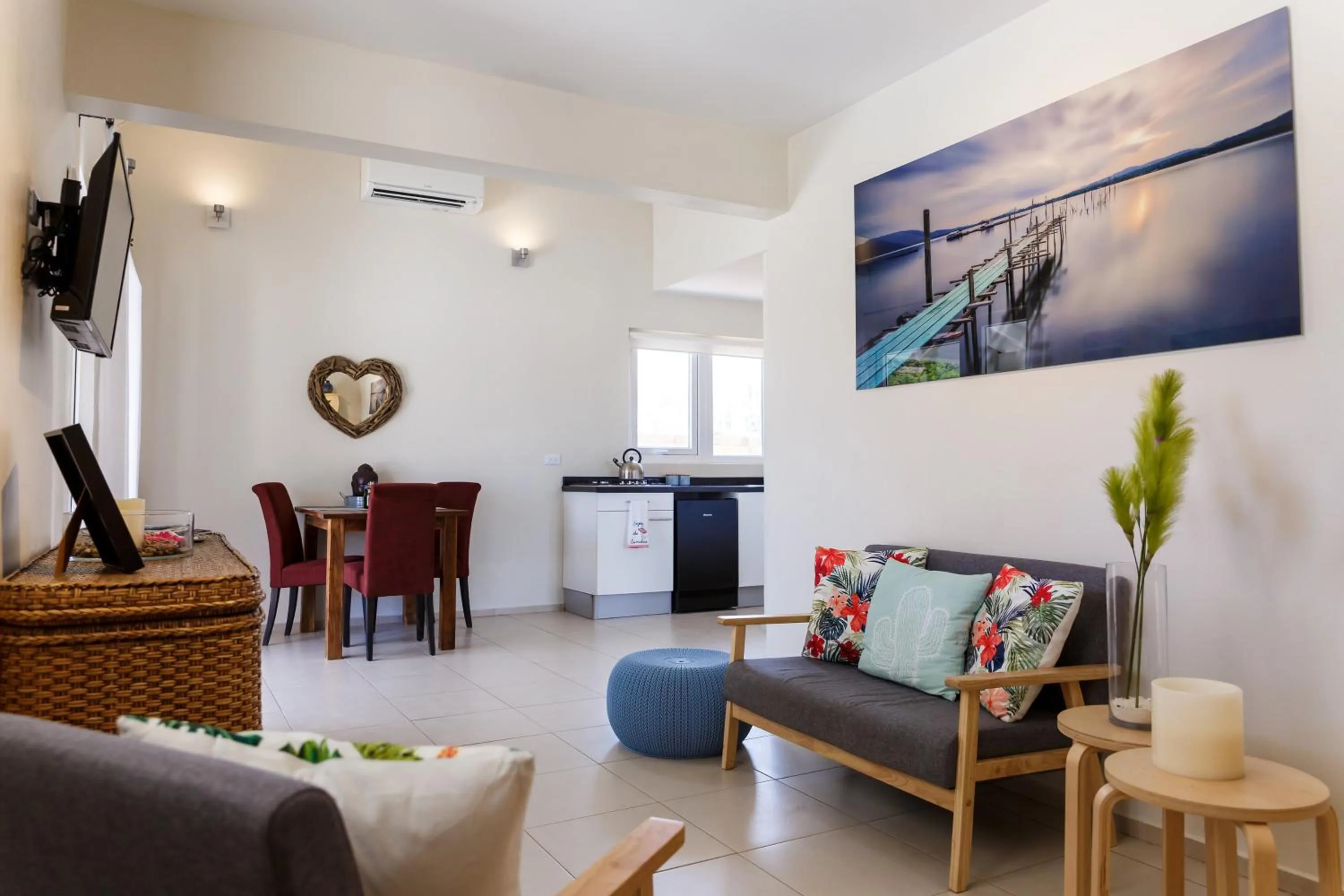 TV and multimedia in Aruba Boutique Apartments - Adults Only