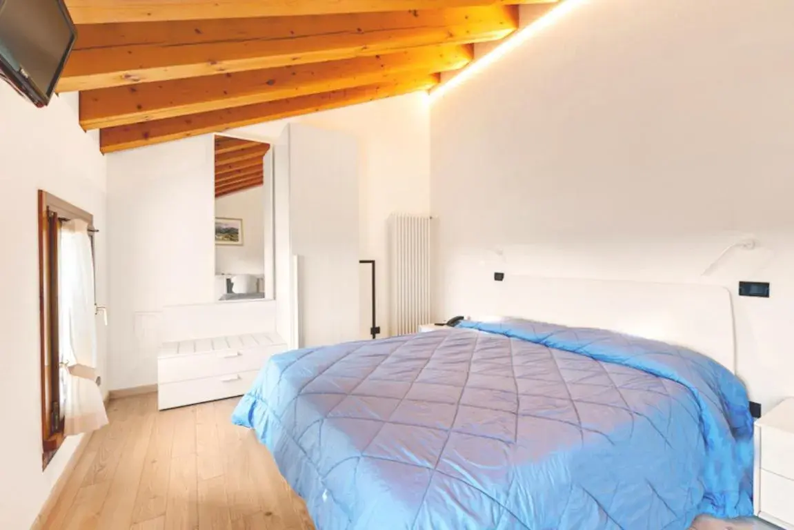 Single Room with Private Bathroom in Col Delle Rane Single Room with Private Bathroom in Col Delle Rane