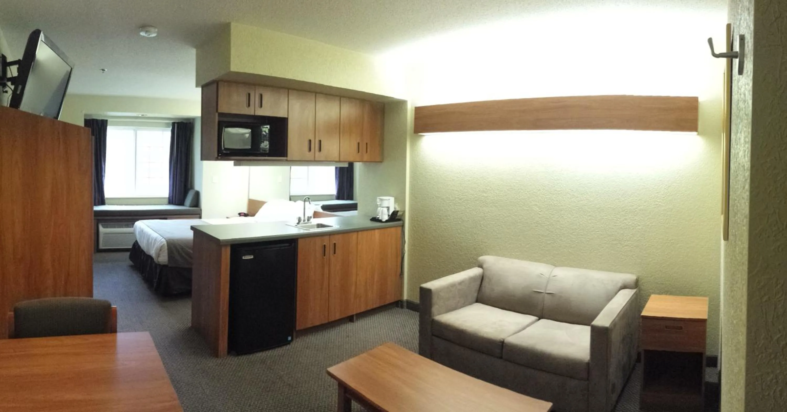 Shower, Bed in Microtel Inn & Suites Beckley East