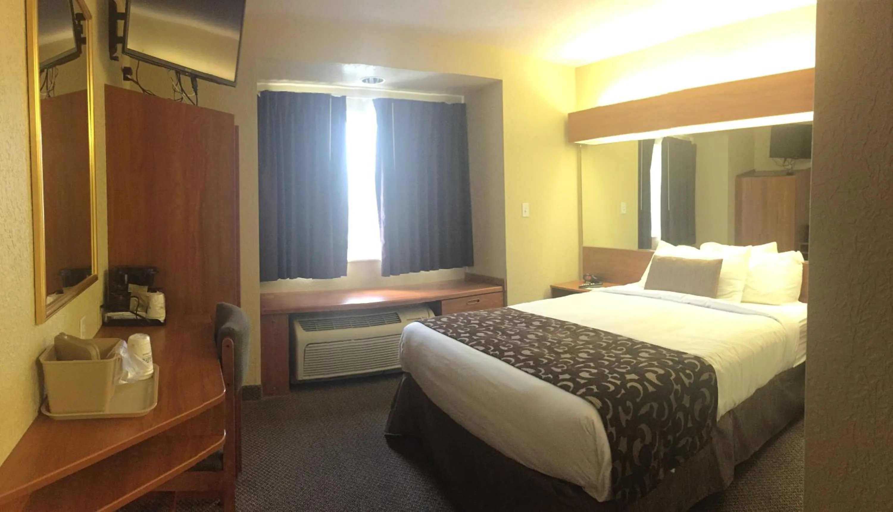 Shower, Bed in Microtel Inn & Suites Beckley East