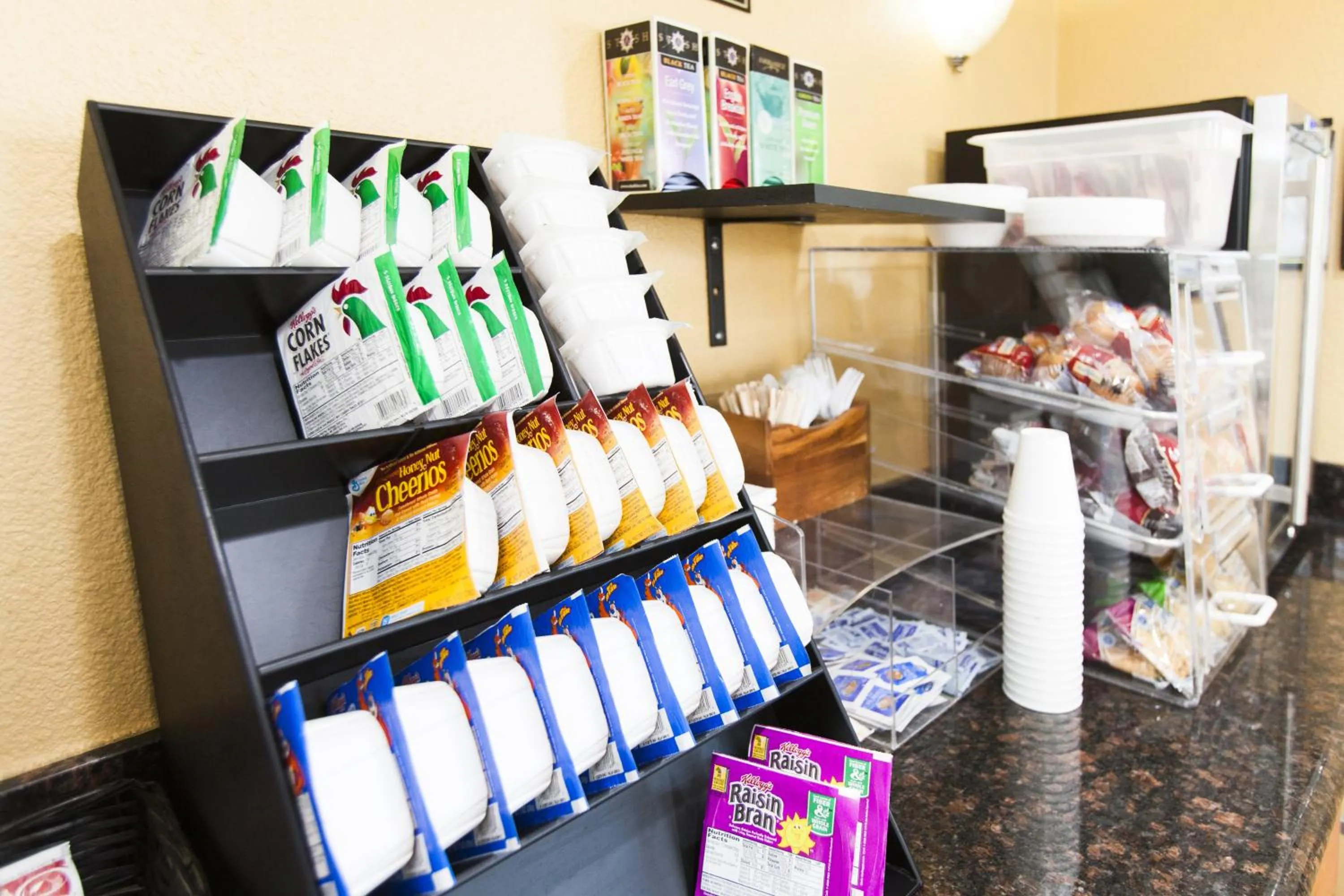 Food and drinks in Tri-Valley Inn & Suites