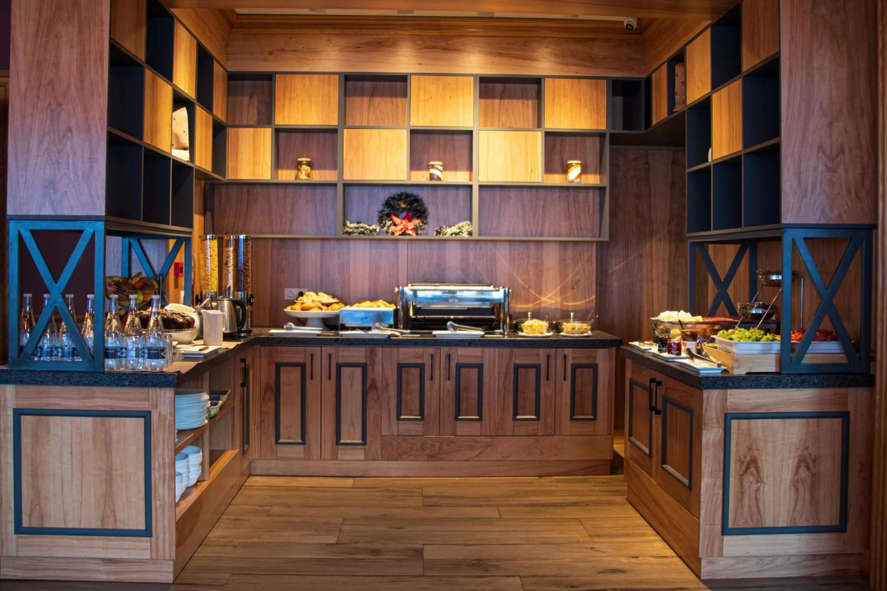 Restaurant/places to eat in Ice Angels Hotel