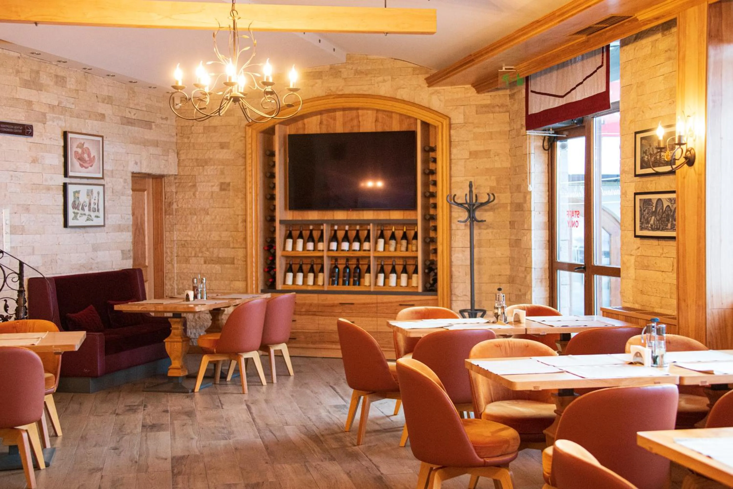 Restaurant/places to eat in Ice Angels Hotel