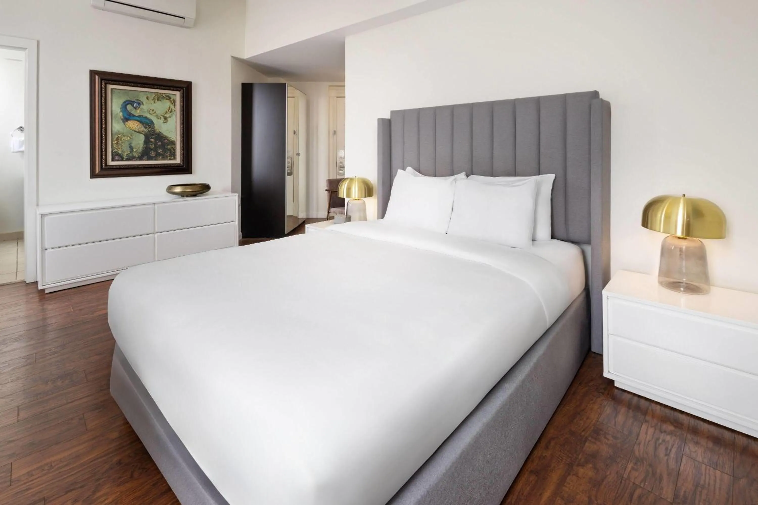 Photo of the whole room, Bed in Hotel Brexton, Trademark Collection by Wyndham