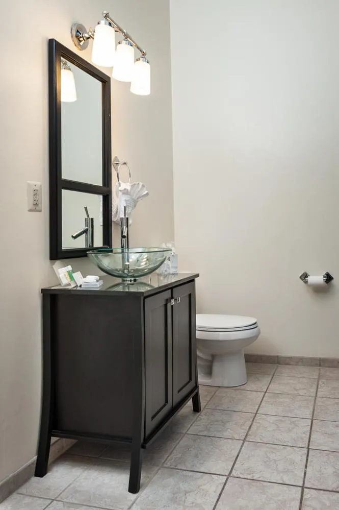 Bathroom in Hotel Brexton, Trademark Collection by Wyndham