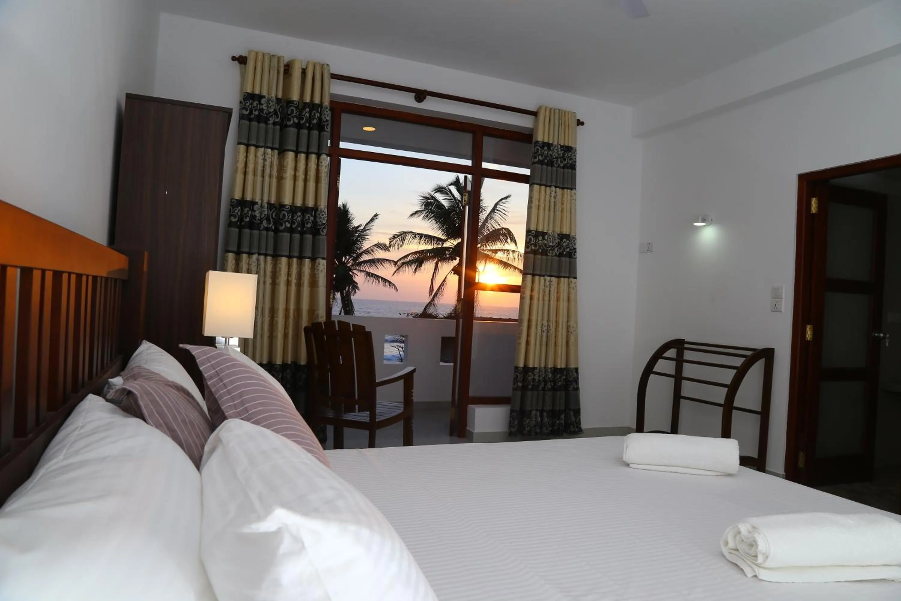 Bedroom, Bed in Hikka Regent Hotel