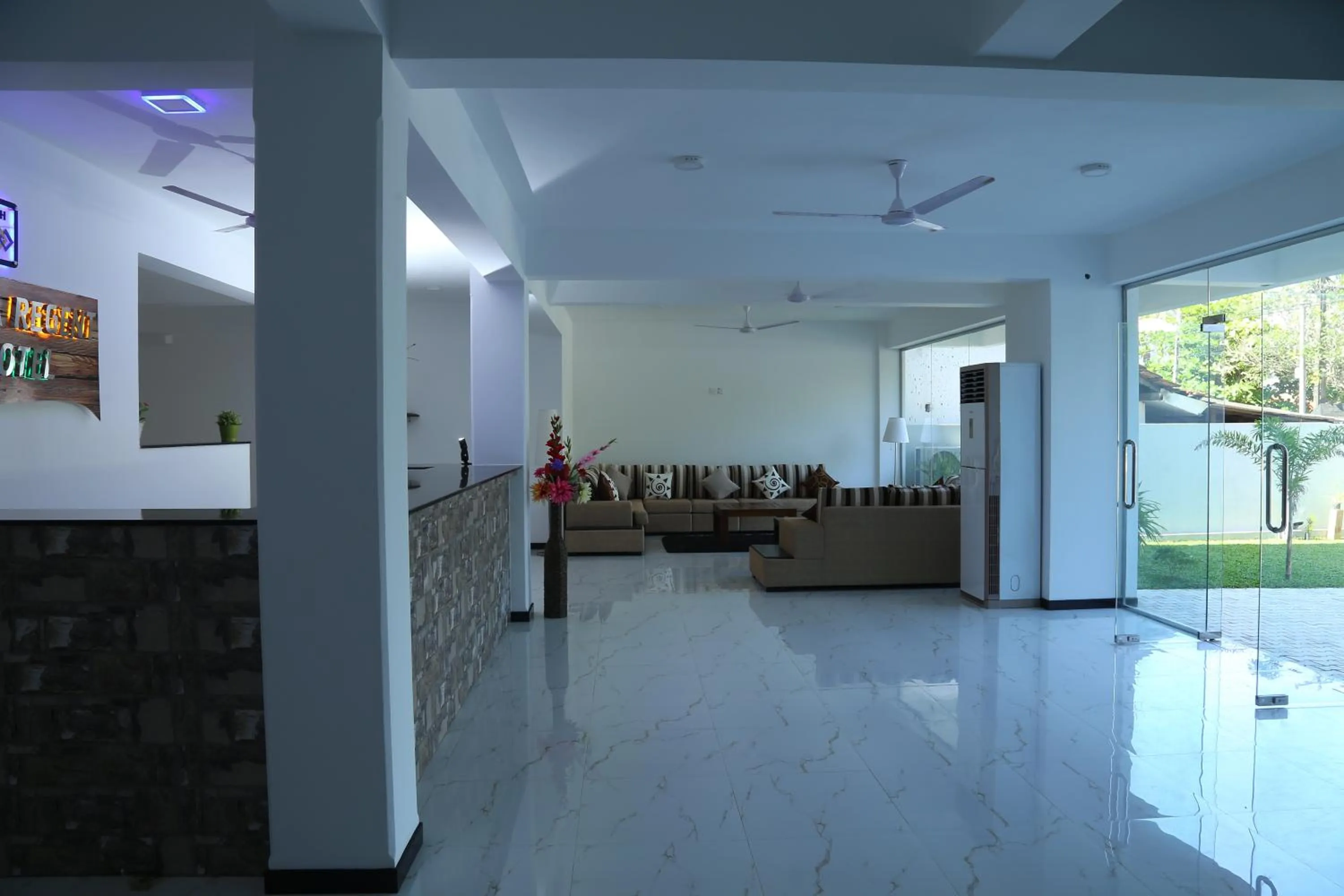 Lobby or reception in Hikka Regent Hotel