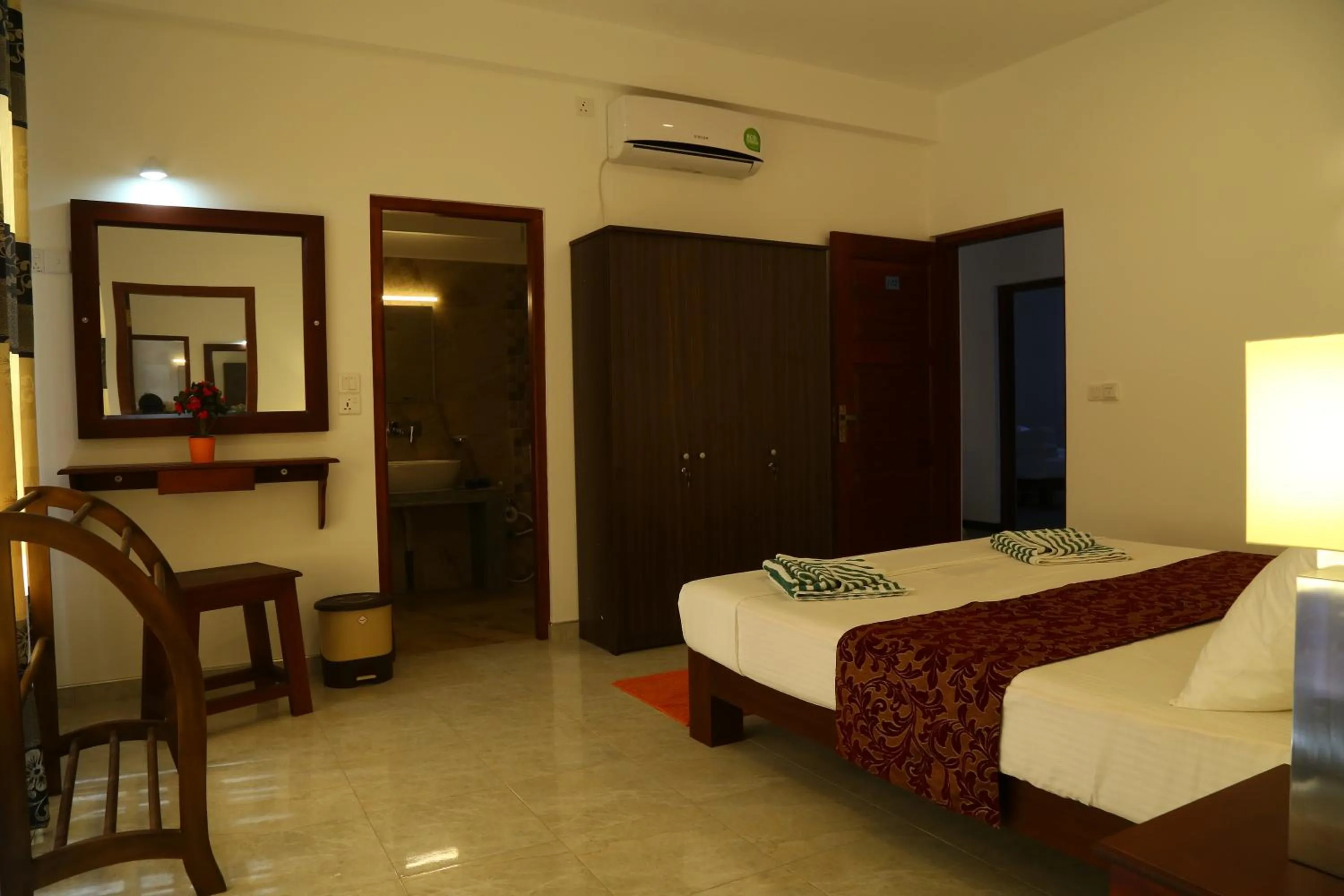 Bedroom, Bed in Hikka Regent Hotel