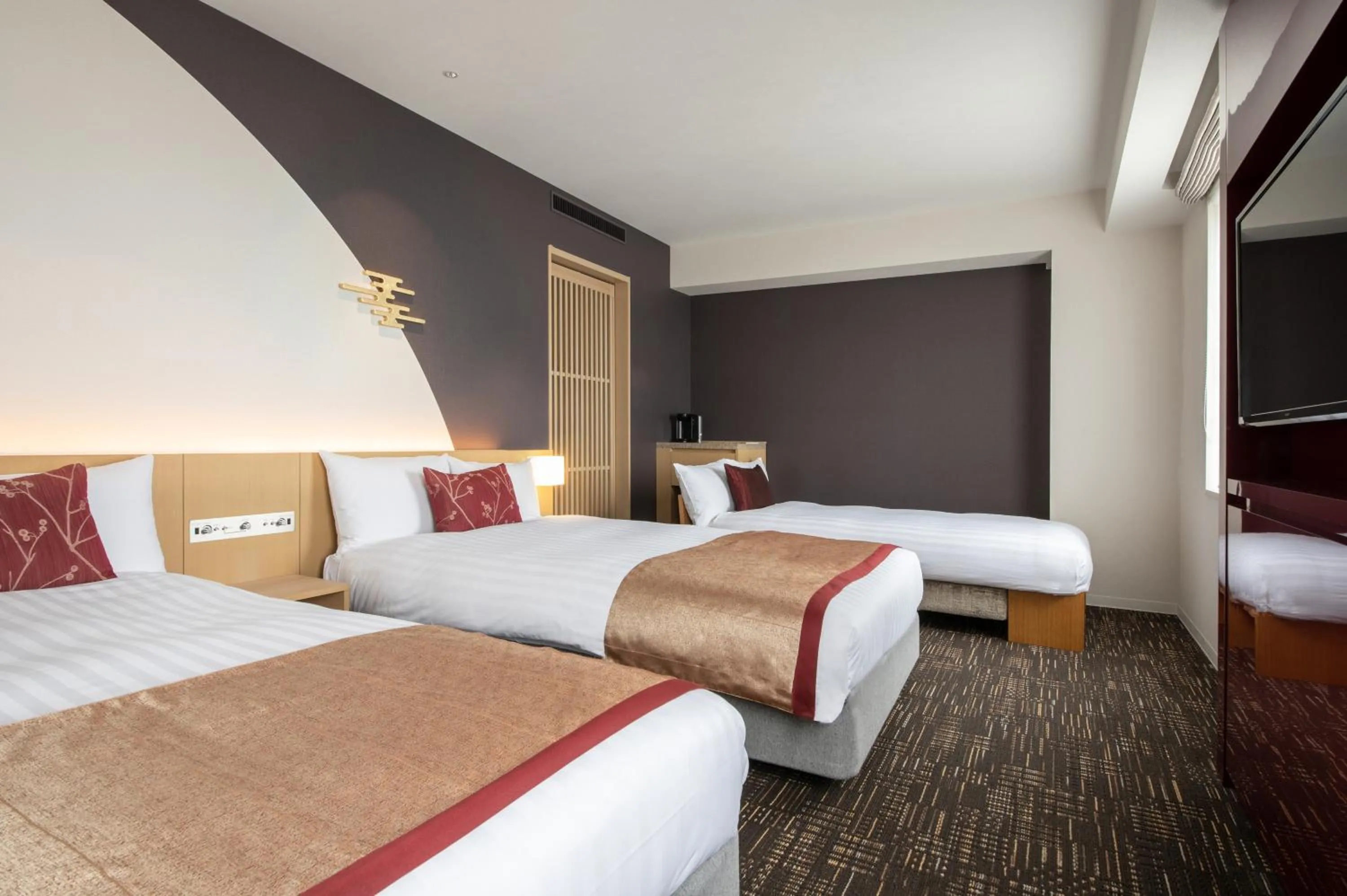 Photo of the whole room, Bed in Hotel Vista Kanazawa