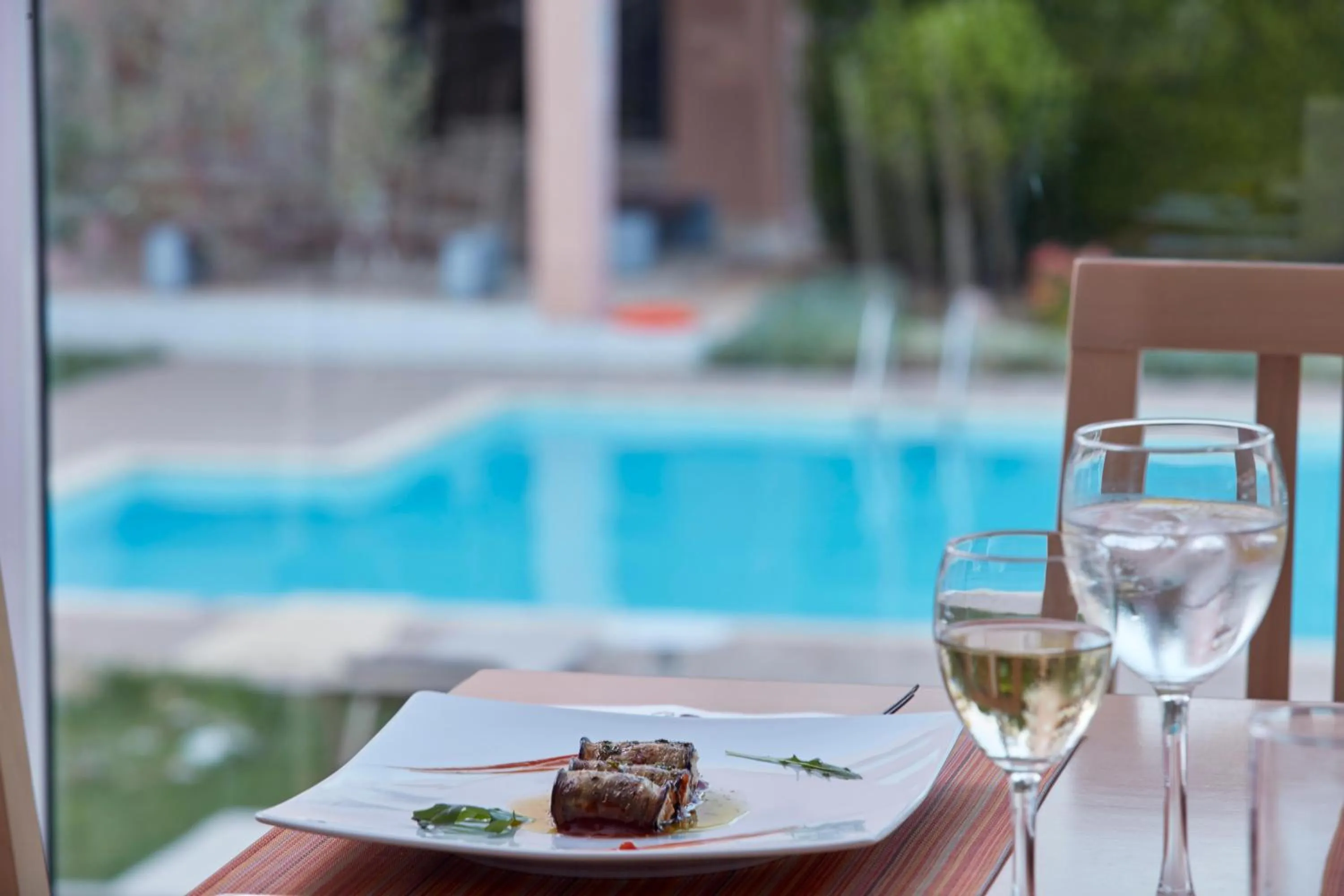 Restaurant/places to eat in Civitel Attik Rooms & Suites