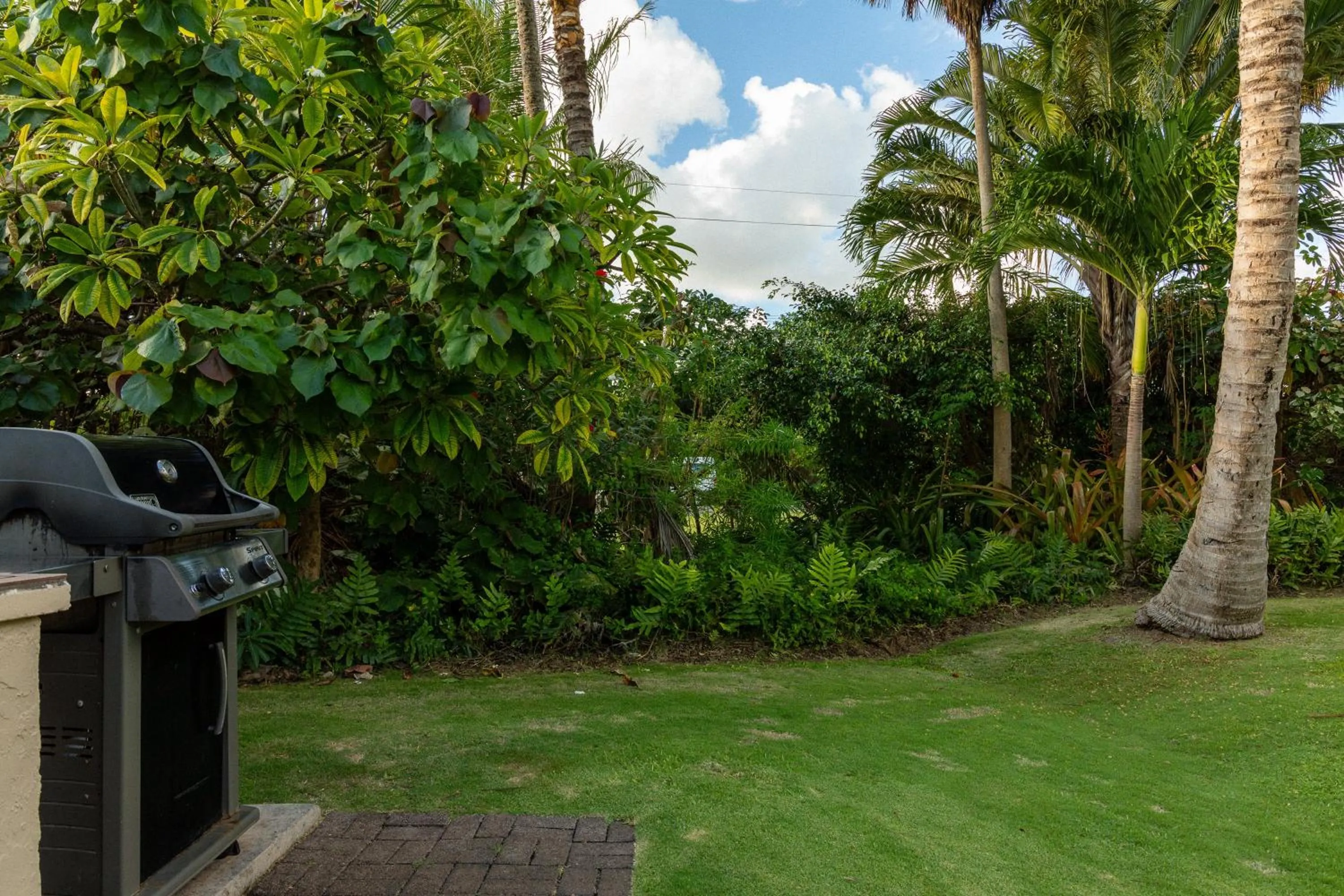 Property building in Plantation Hale Suites