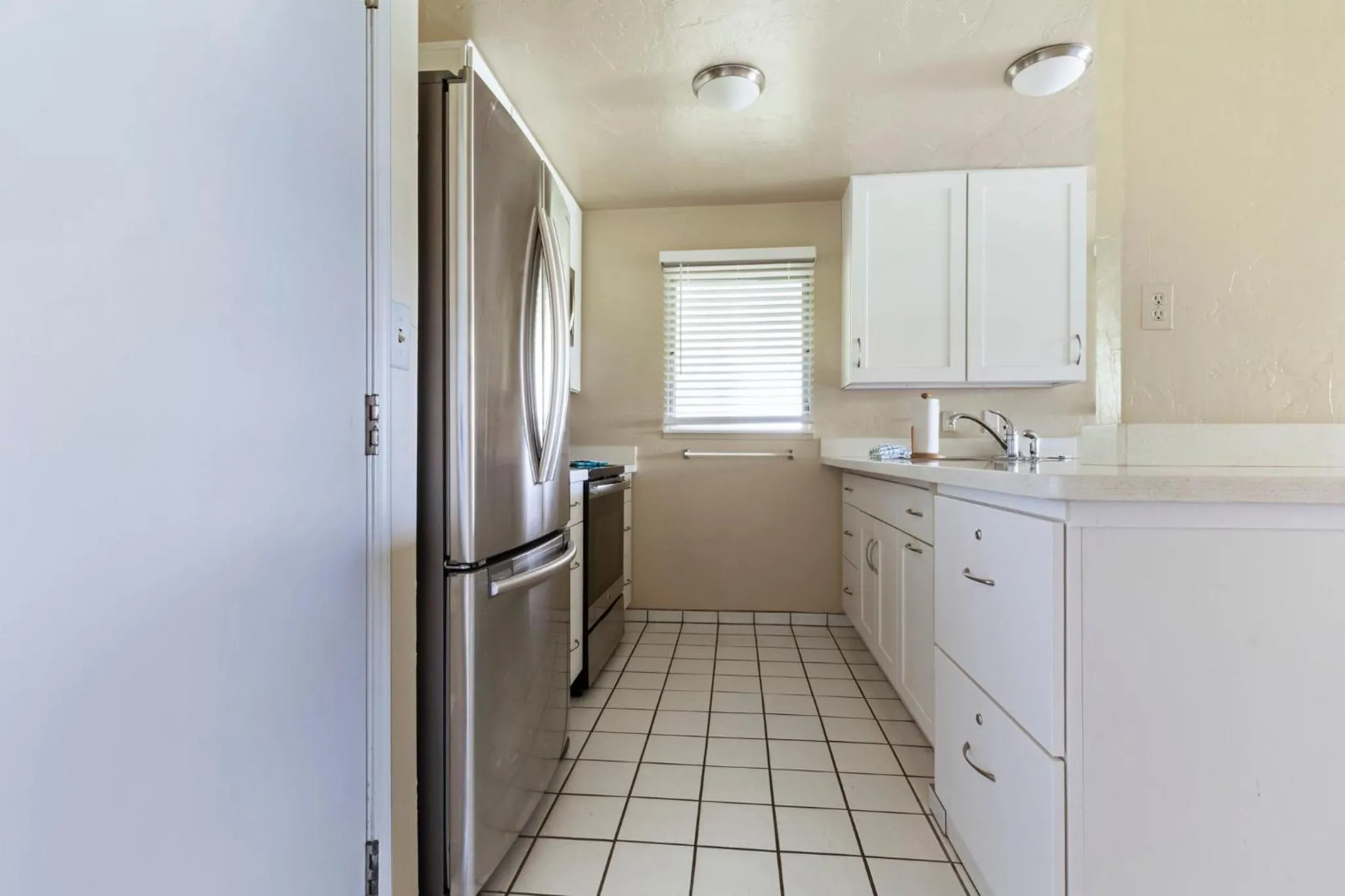 Photo of the whole room in Plantation Hale Suites