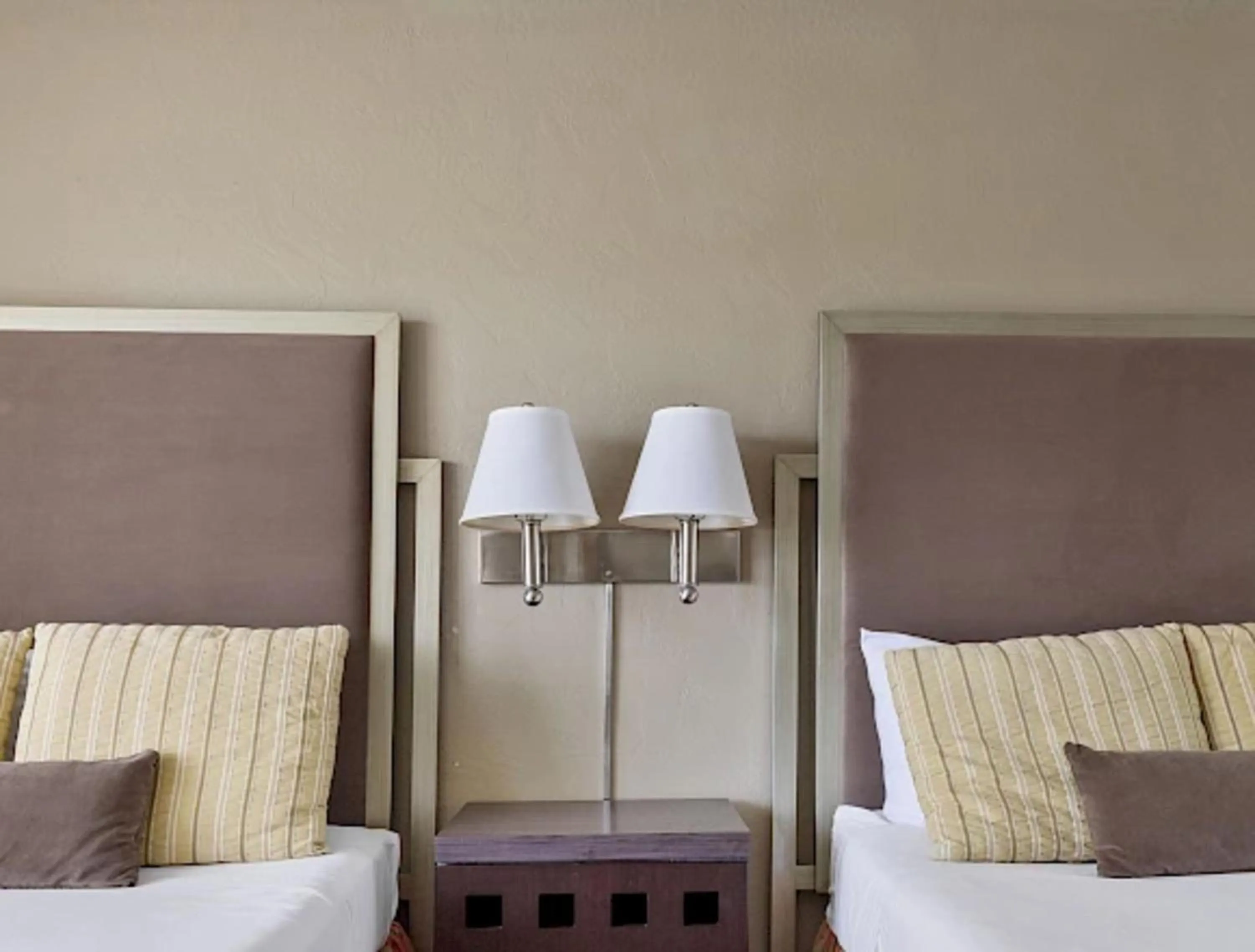 Bed in Plantation Hale Suites