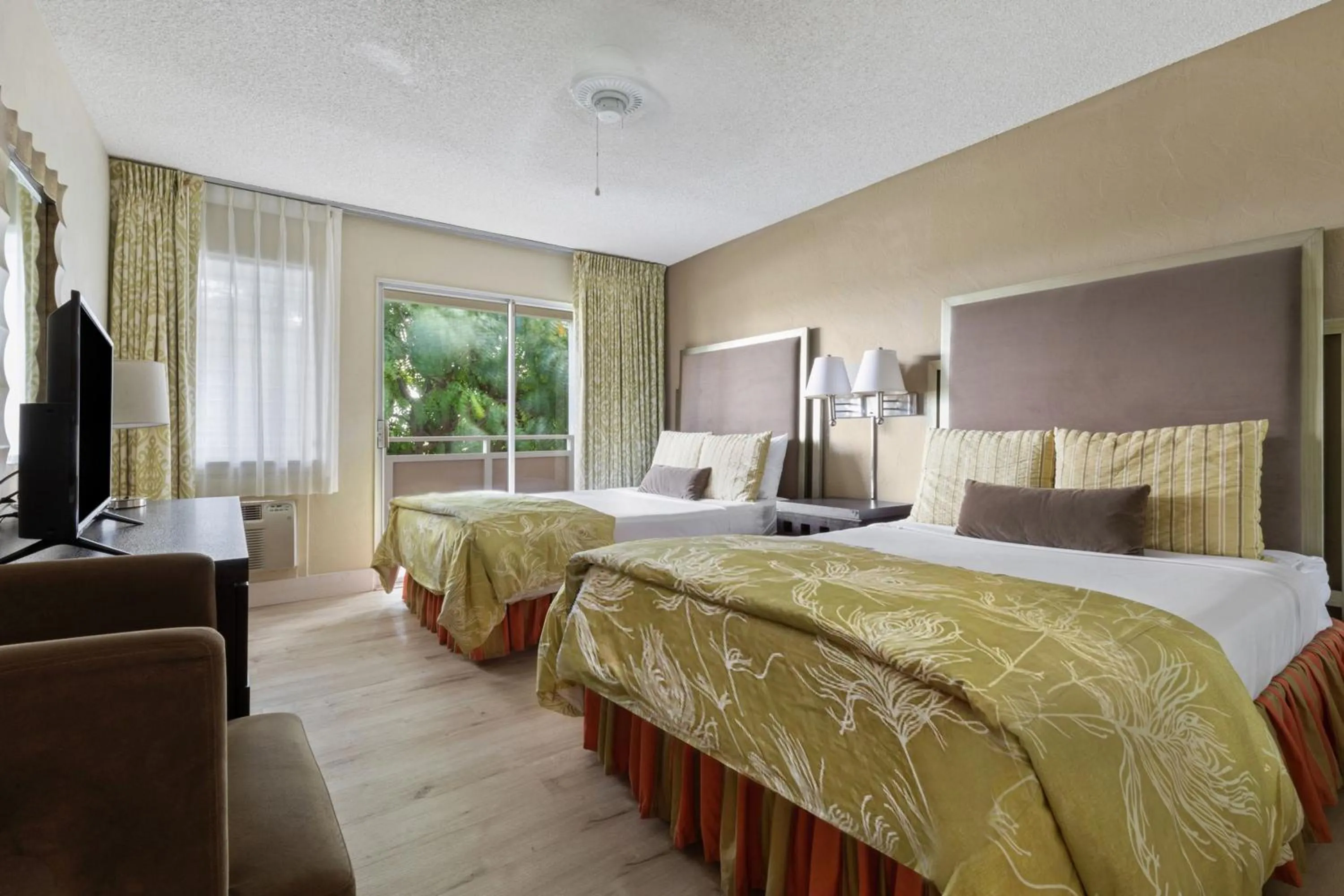 Bedroom, Bed in Plantation Hale Suites