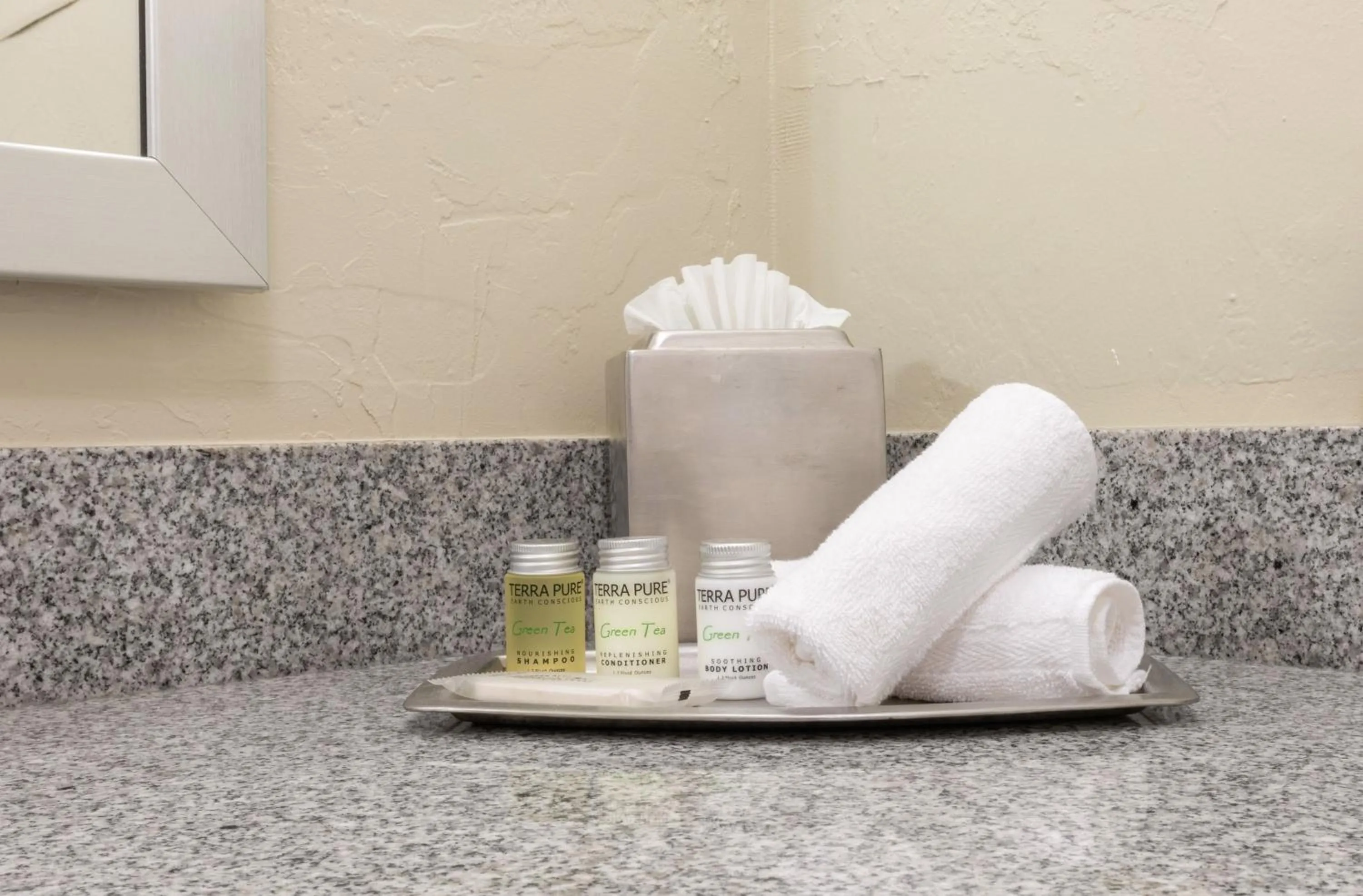 towels in Plantation Hale Suites