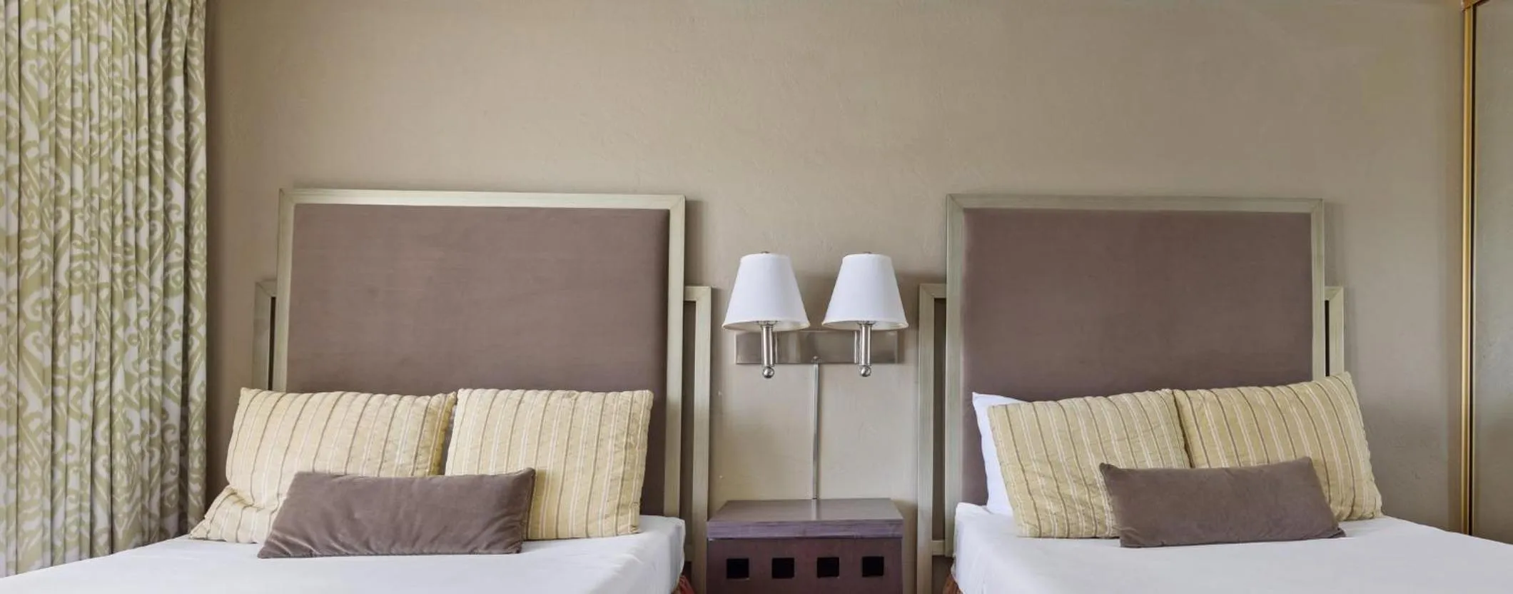 Photo of the whole room, Bed in Plantation Hale Suites