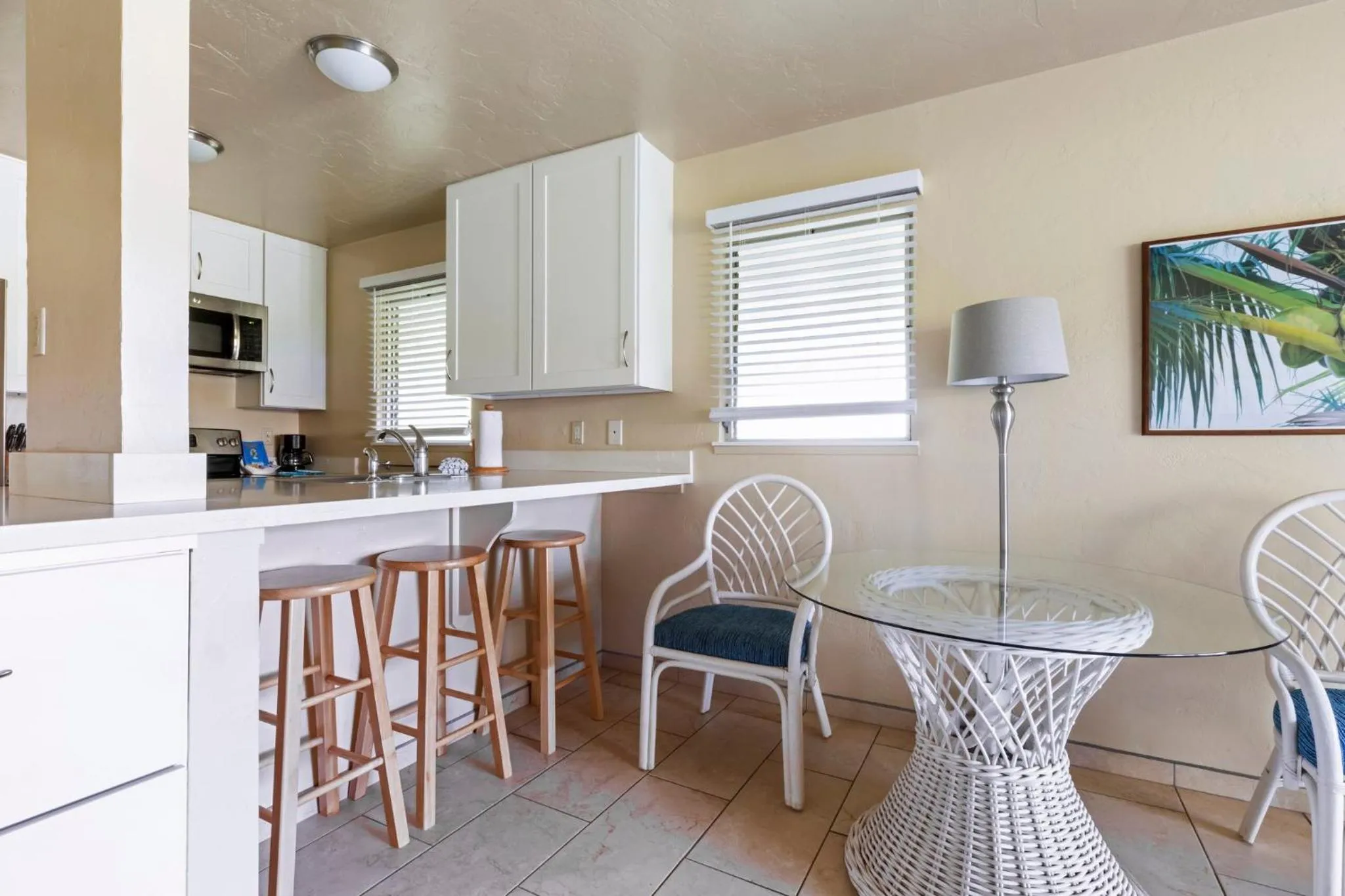 Photo of the whole room in Plantation Hale Suites