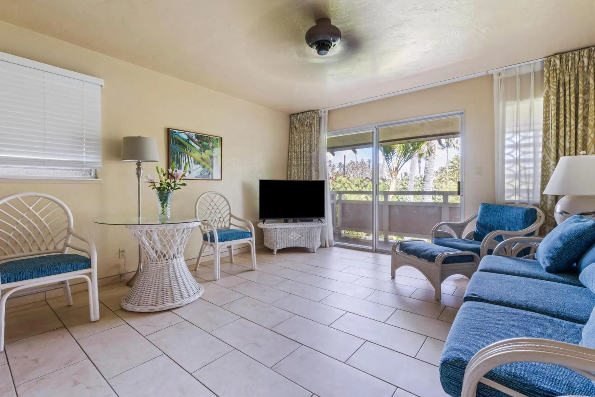 Photo of the whole room in Plantation Hale Suites