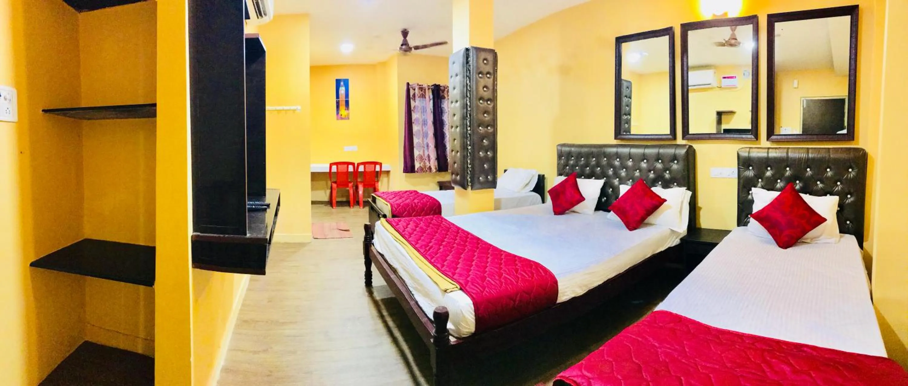 Photo of the whole room, Bed in Royal Palace Marina