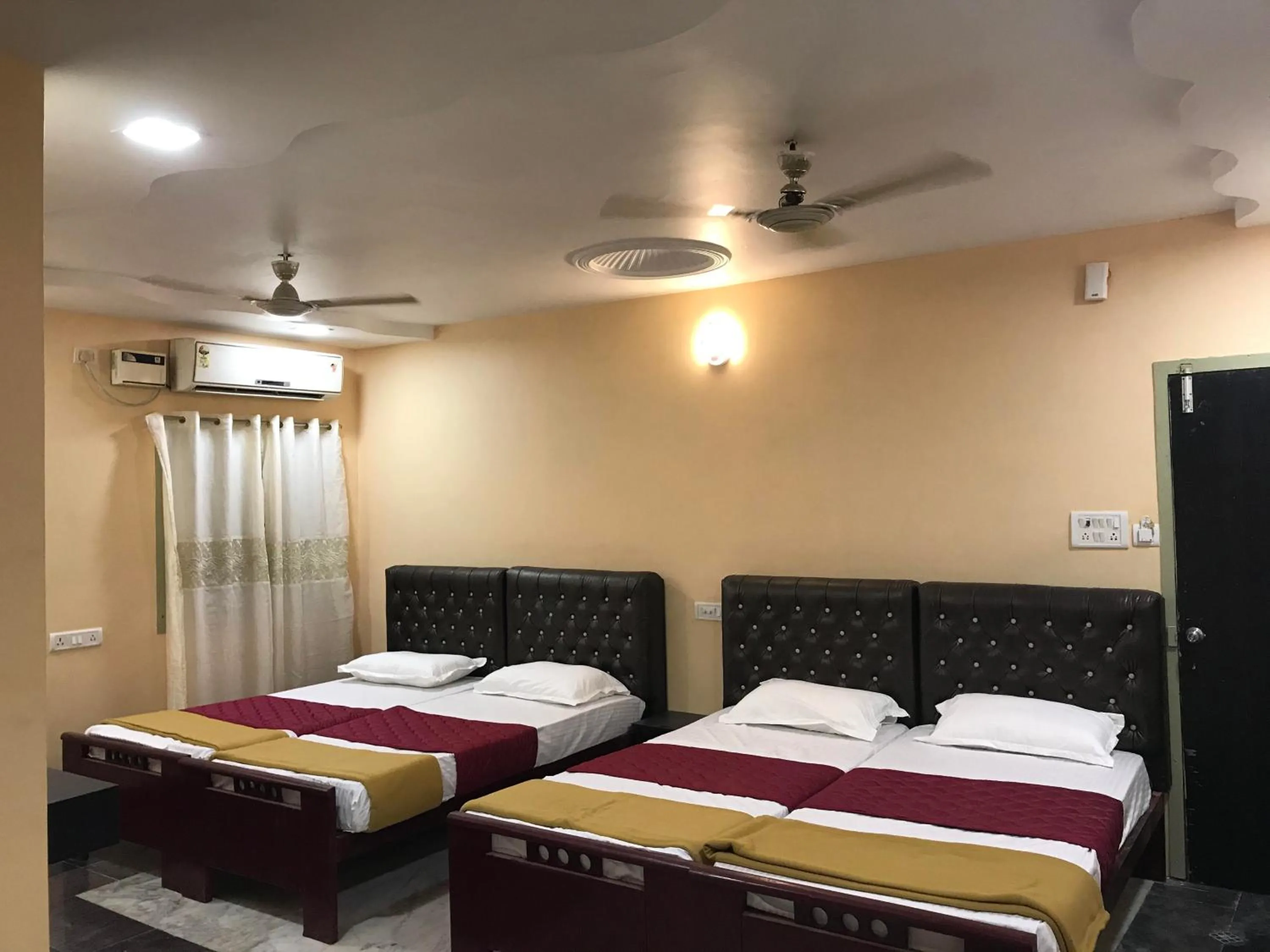 Bed in Royal Palace Marina