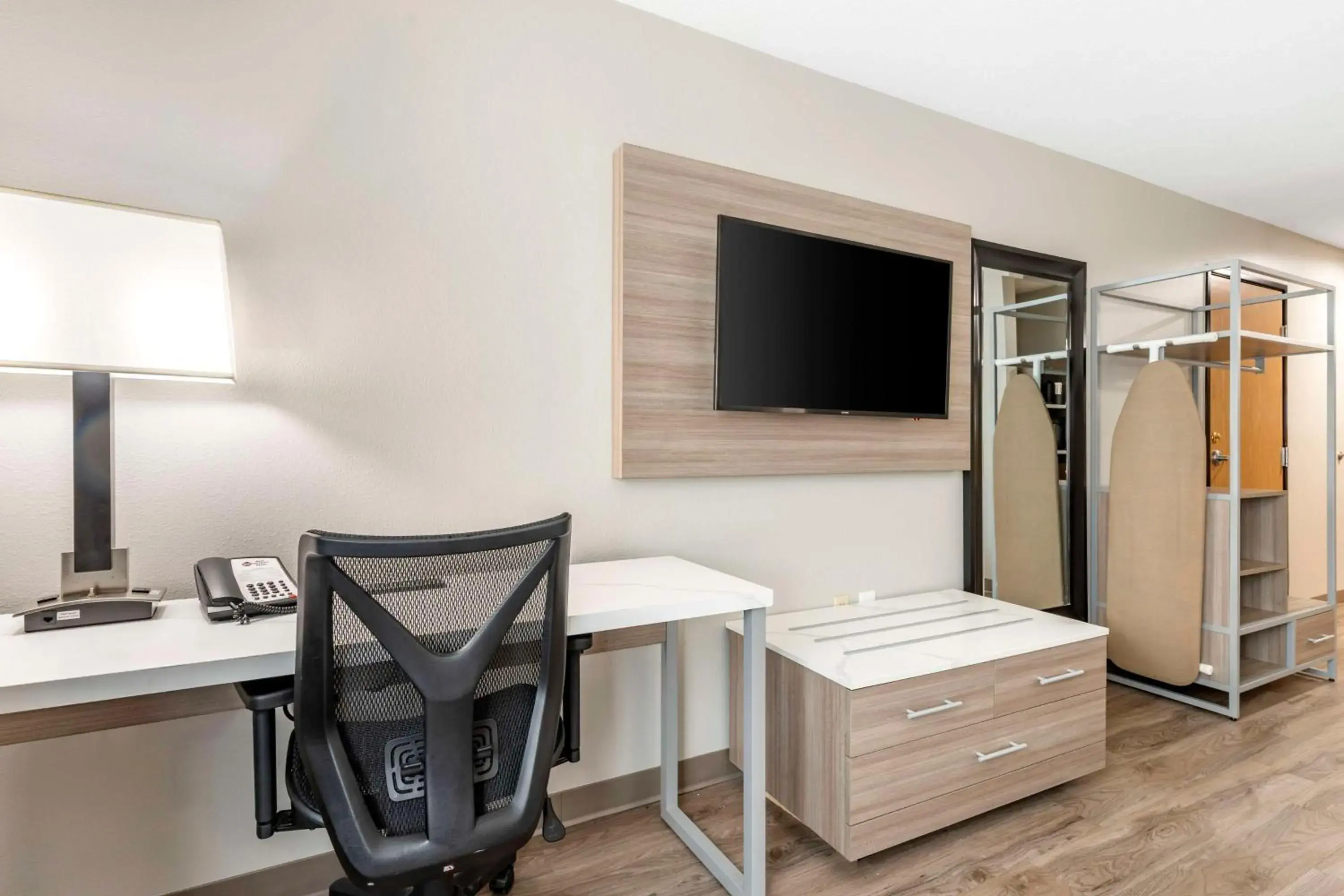 King Room with Bath Tub - Mobility Accessible/Non-Smoking in Best Western Plus Vineyard Inn King Room with Bath Tub - Mobility Accessible/Non-Smoking in Best Western Plus Vineyard Inn