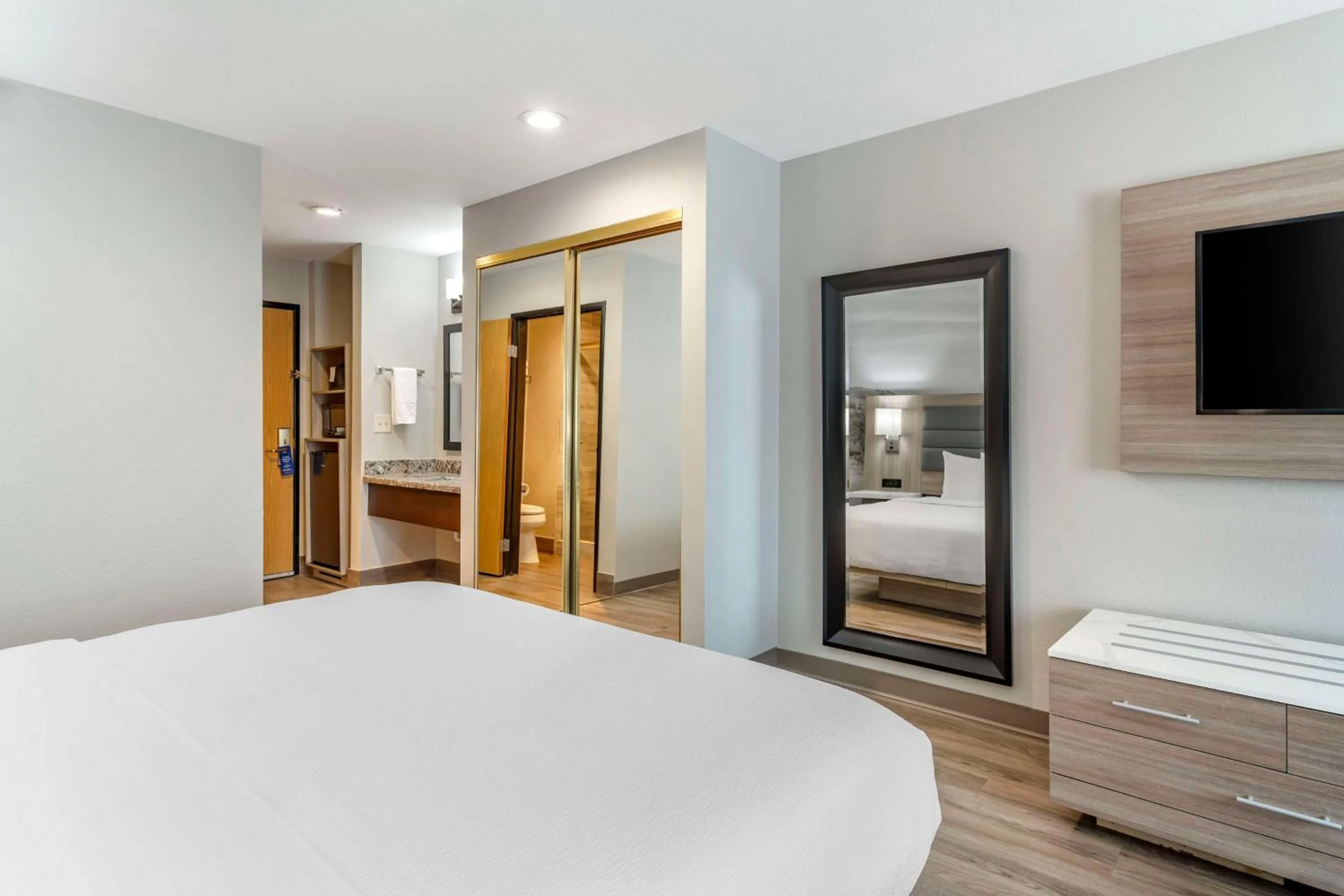 Bedroom, Bed in Best Western Plus Vineyard Inn