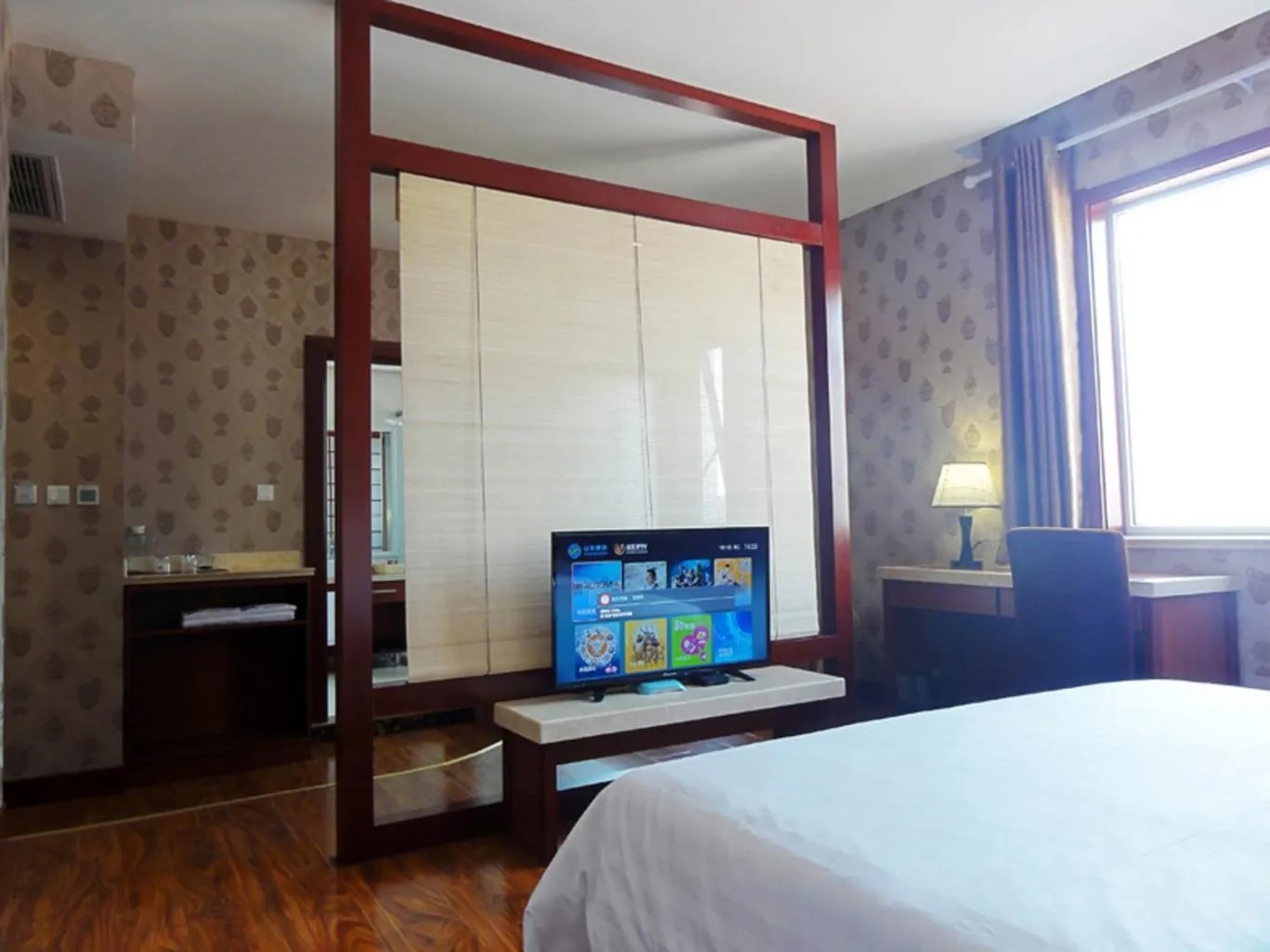 Bed in Hua Qi Kaiserdom Hotel Zhongshan Road St Michael's Cathedral and Zhanqiao Pier Qingdao