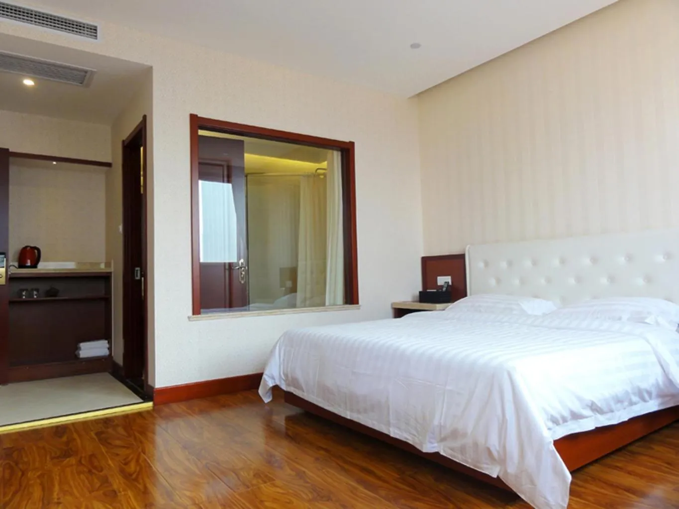 Bed in Hua Qi Kaiserdom Hotel Zhongshan Road St Michael's Cathedral and Zhanqiao Pier Qingdao