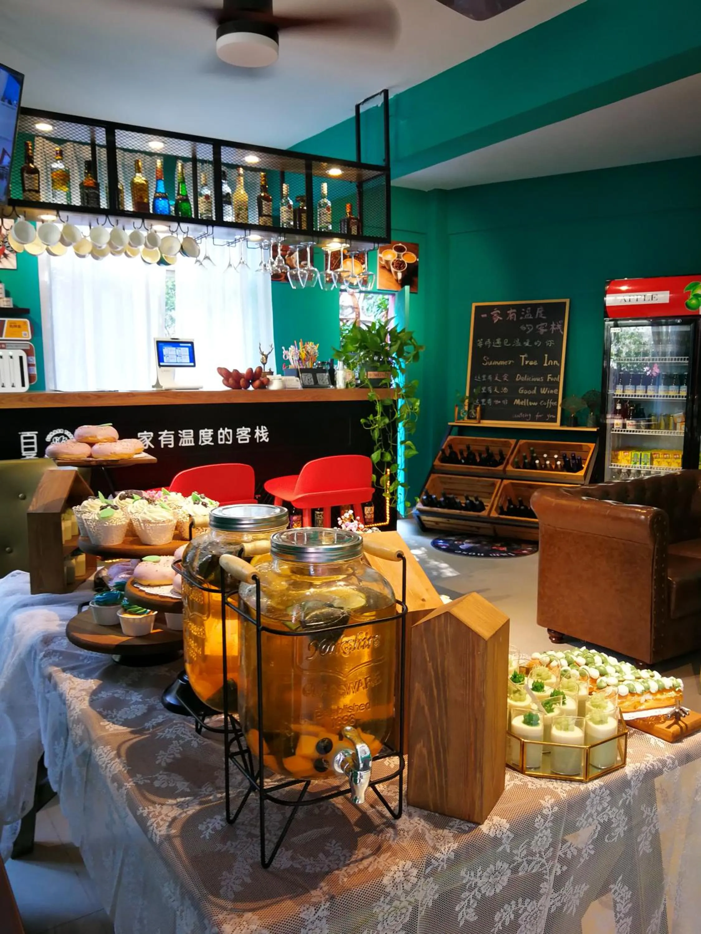 Restaurant/places to eat in Summer Tree Inn