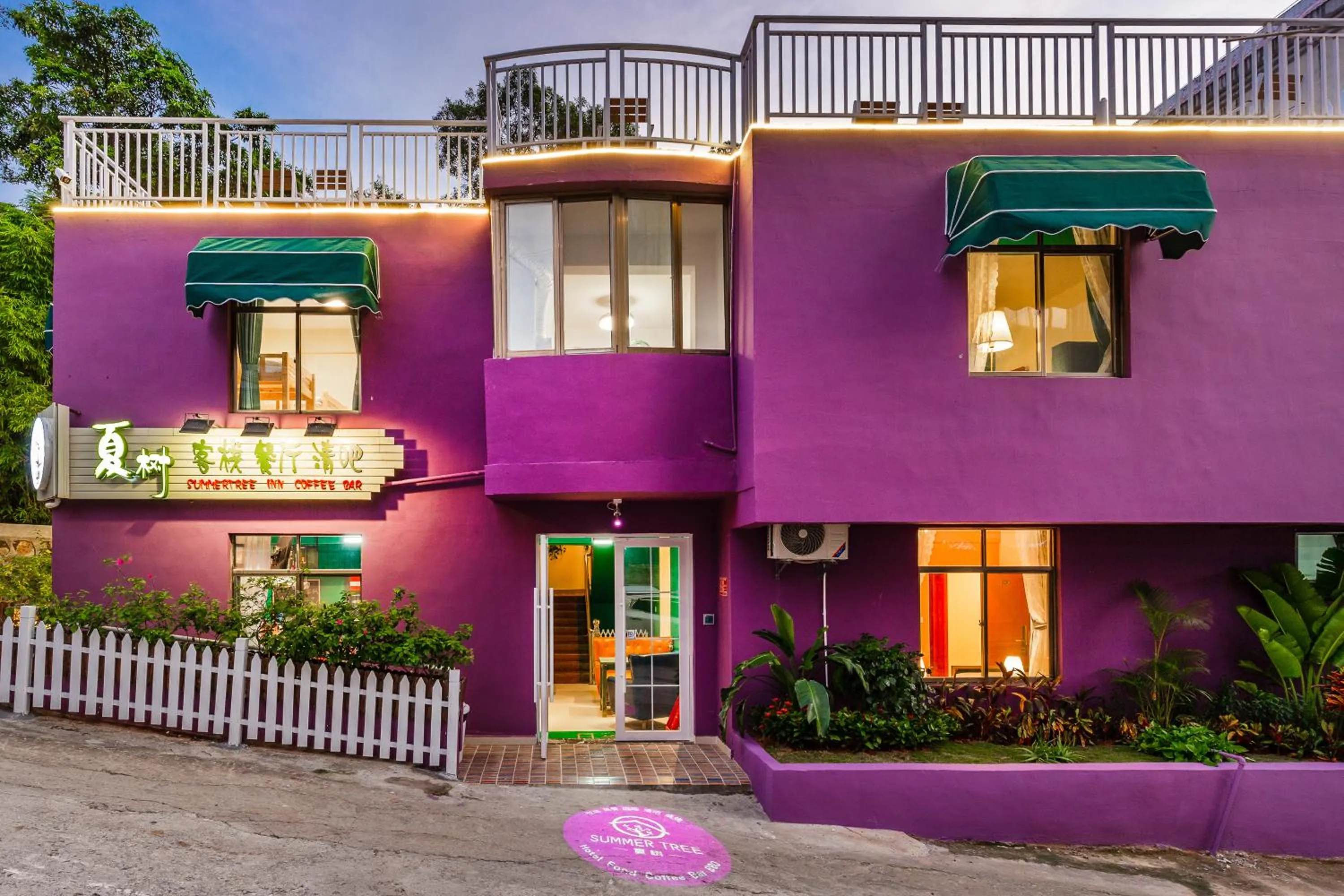 Facade/entrance in Summer Tree Inn