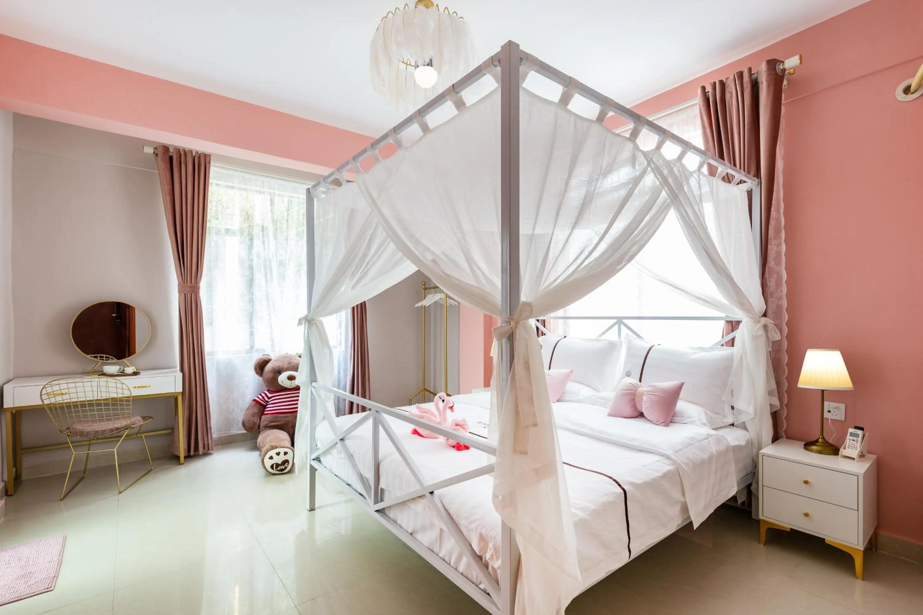 Photo of the whole room, Bed in Summer Tree Inn