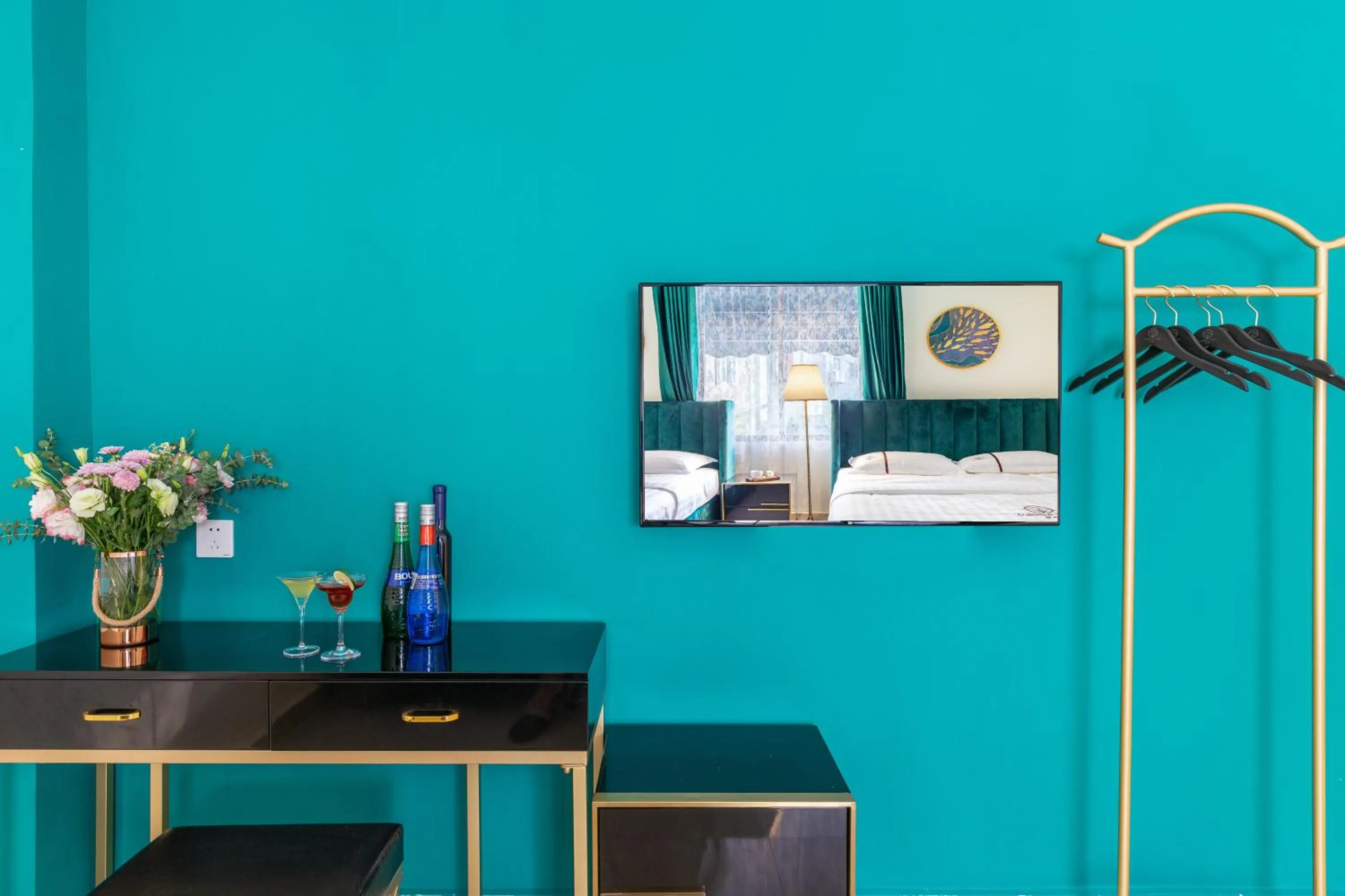 Decorative detail in Summer Tree Inn