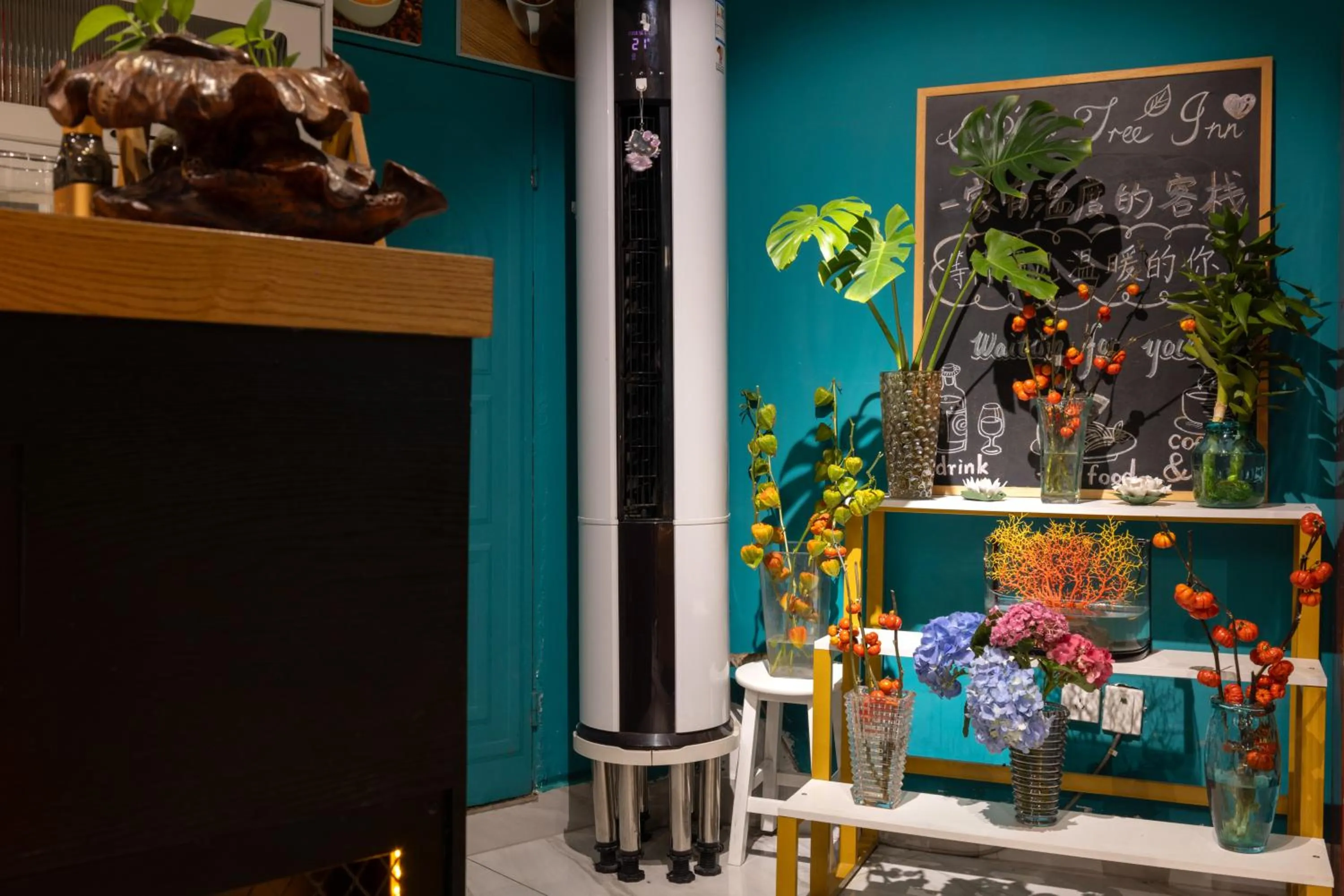 Decorative detail in Summer Tree Inn