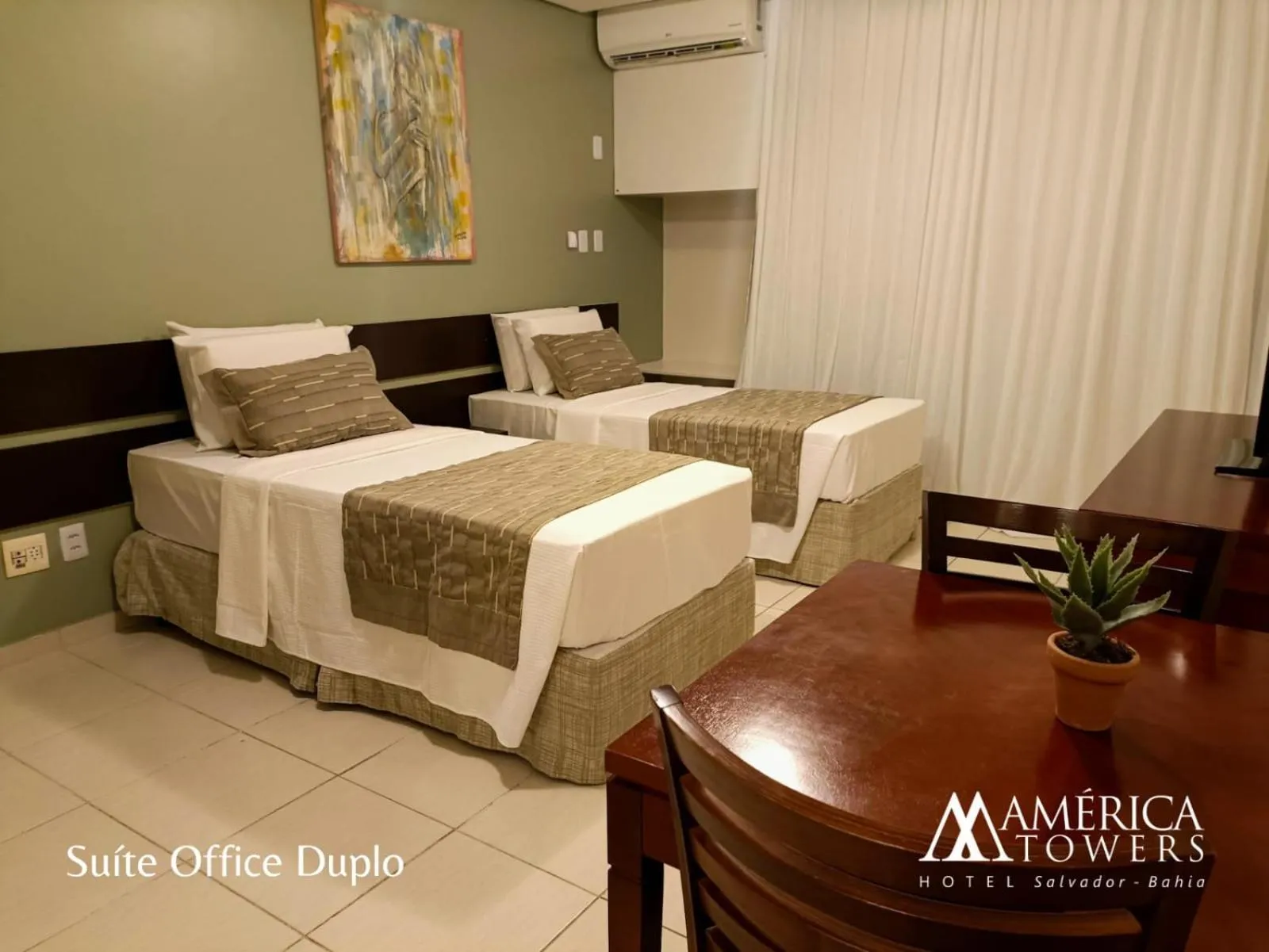 Bed in America Towers Hotel