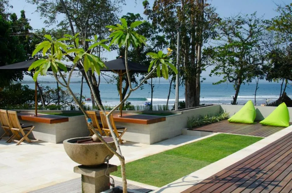 Swimming pool in JavaCove Beach Hotel