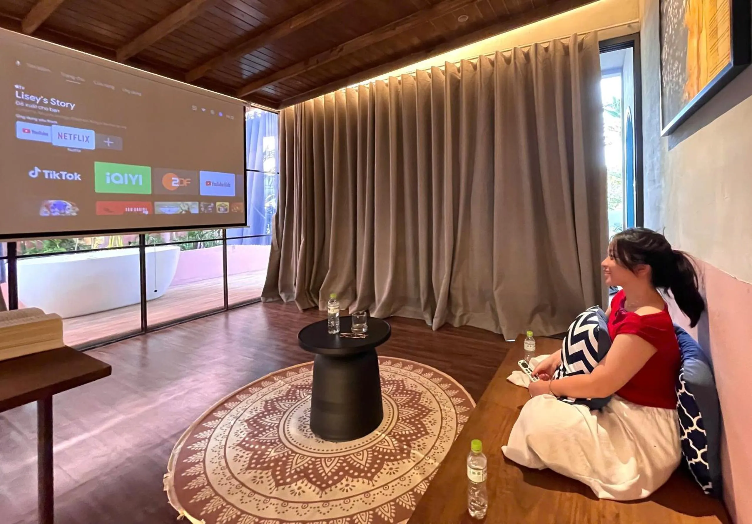 TV and multimedia in Joi Boutique Bãi Trước