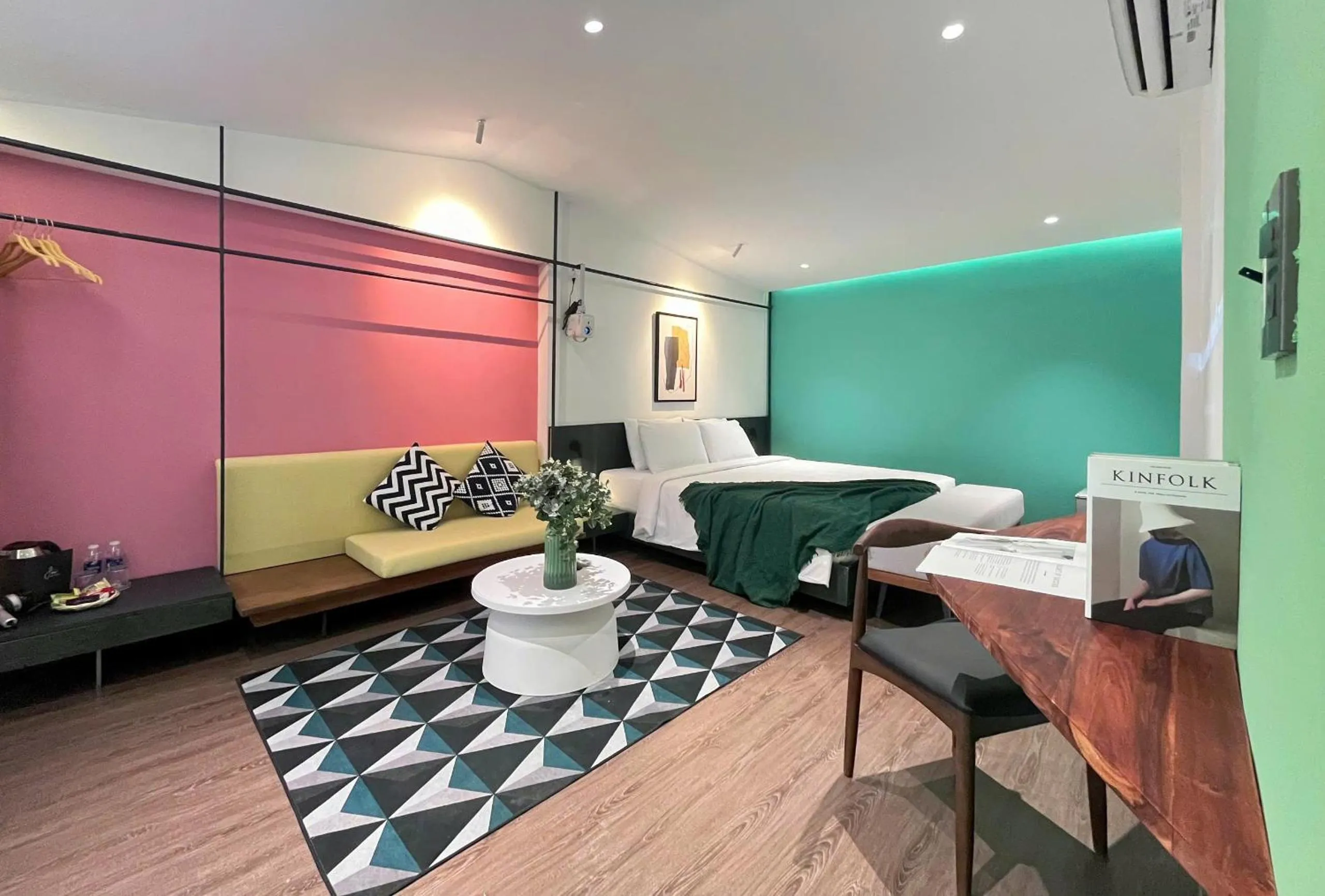 Bed in Joi Boutique Bãi Trước