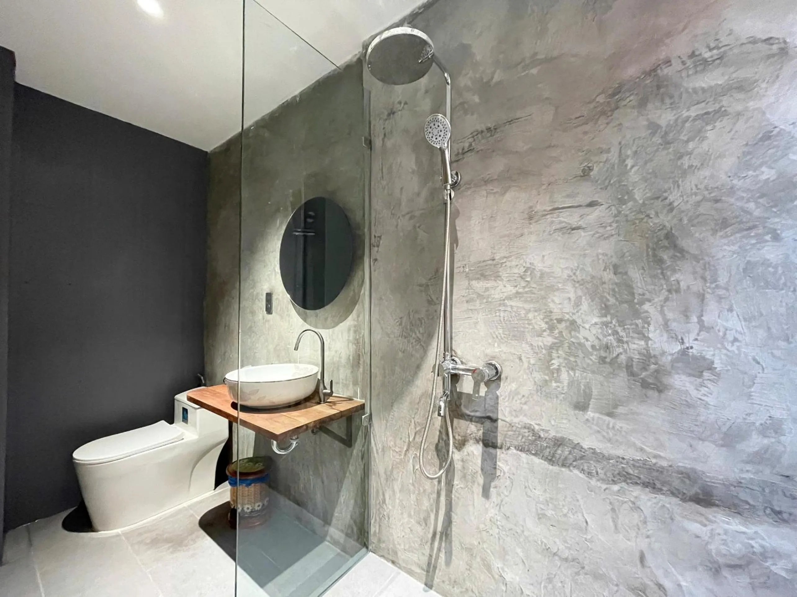 Shower in Joi Boutique Bãi Trước