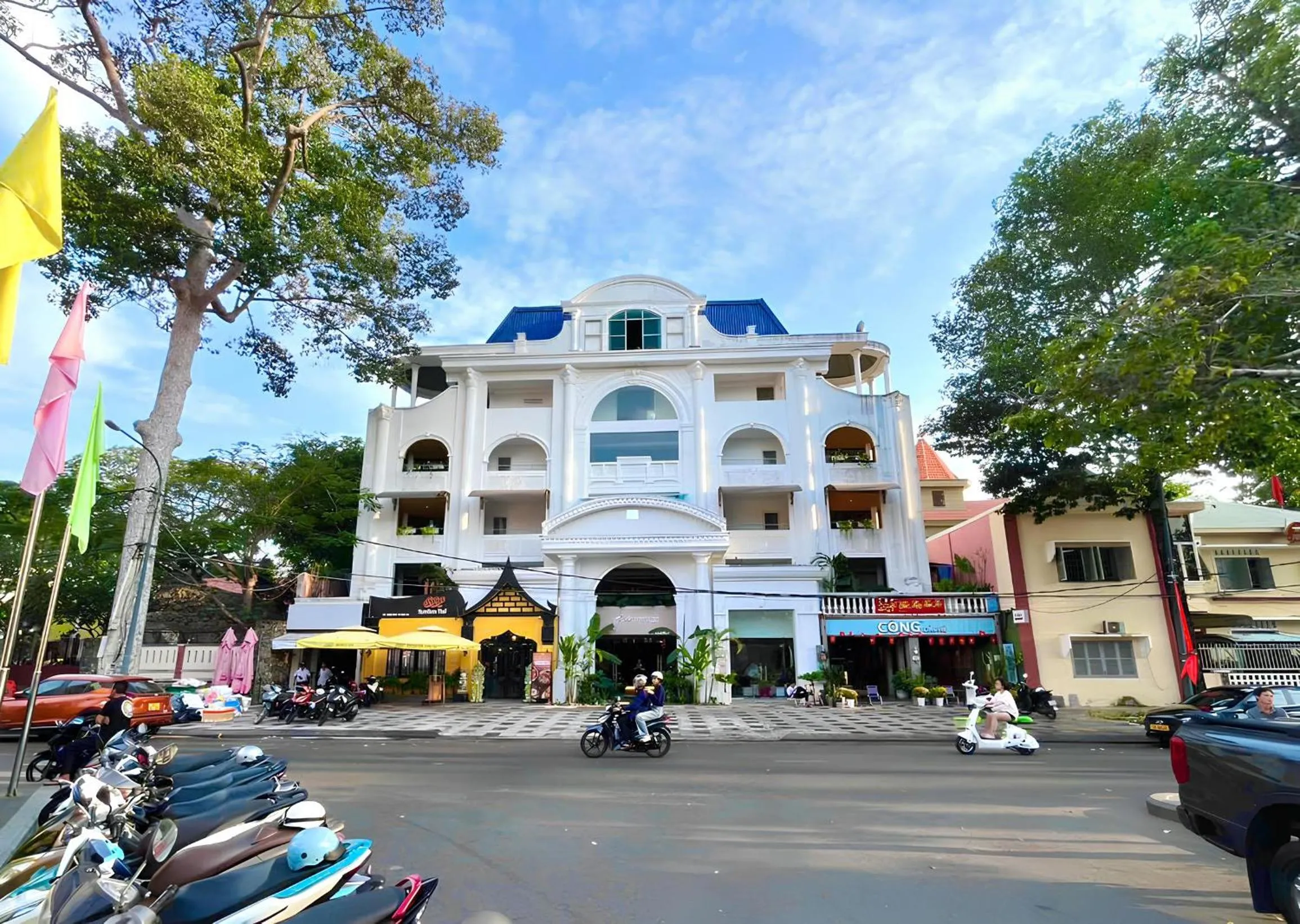 Property building in Joi Boutique Bãi Trước