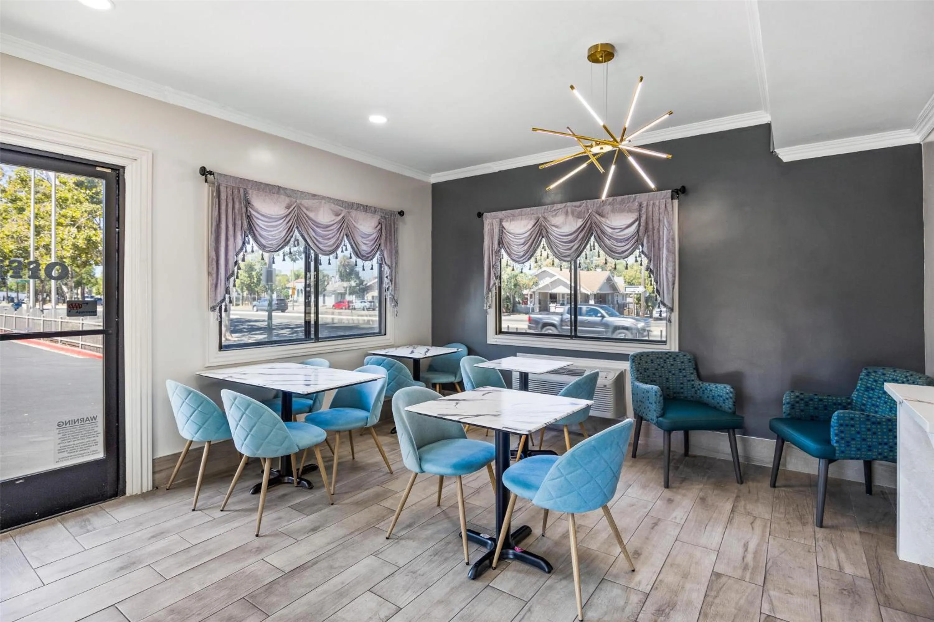 Lobby or reception in Signature Inn San Jose