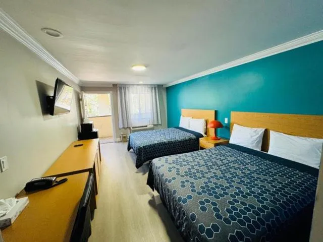 Bed in Signature Inn San Jose