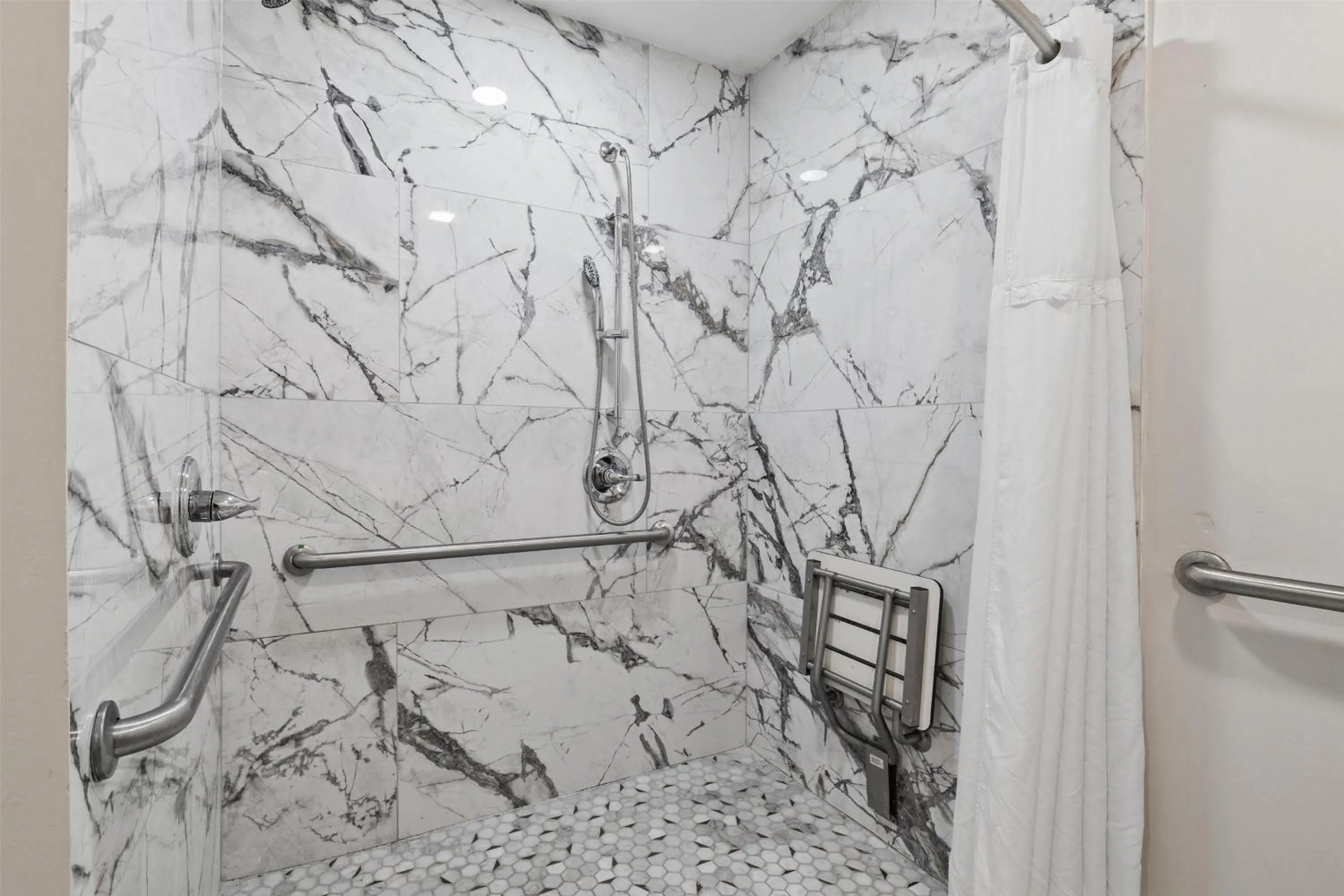 Bathroom in Signature Inn San Jose