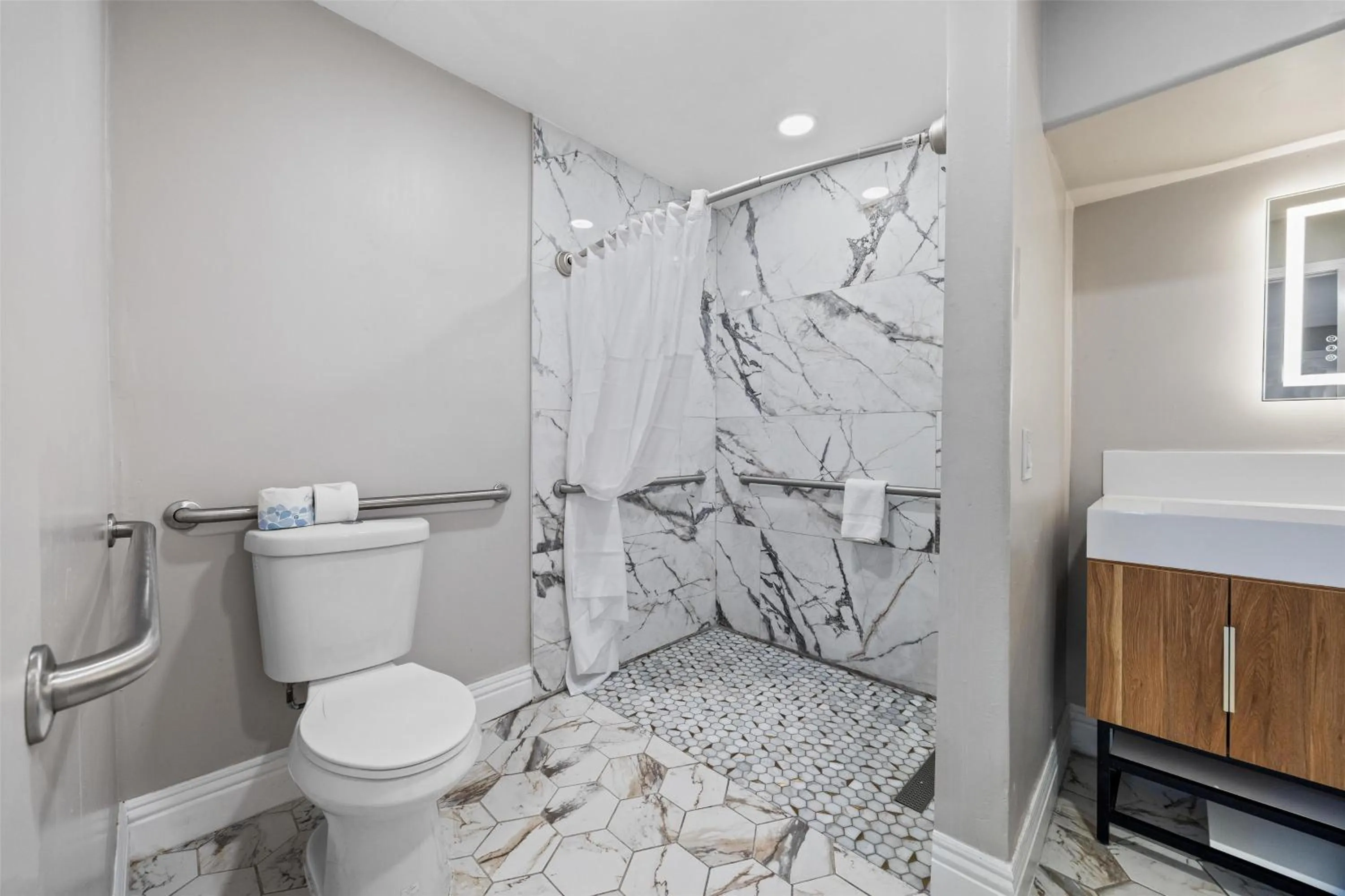 Bathroom in Signature Inn San Jose