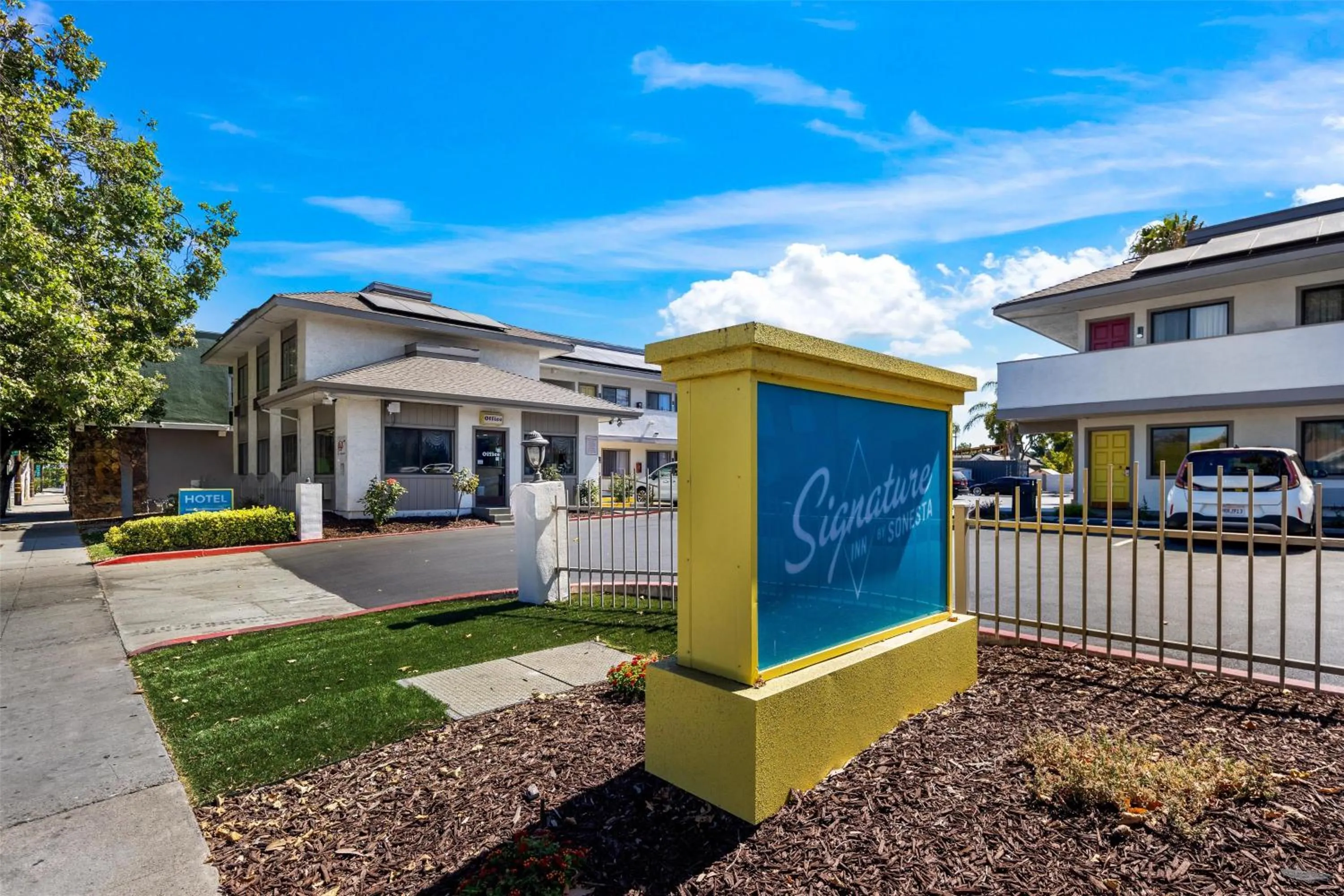 Property building in Signature Inn San Jose