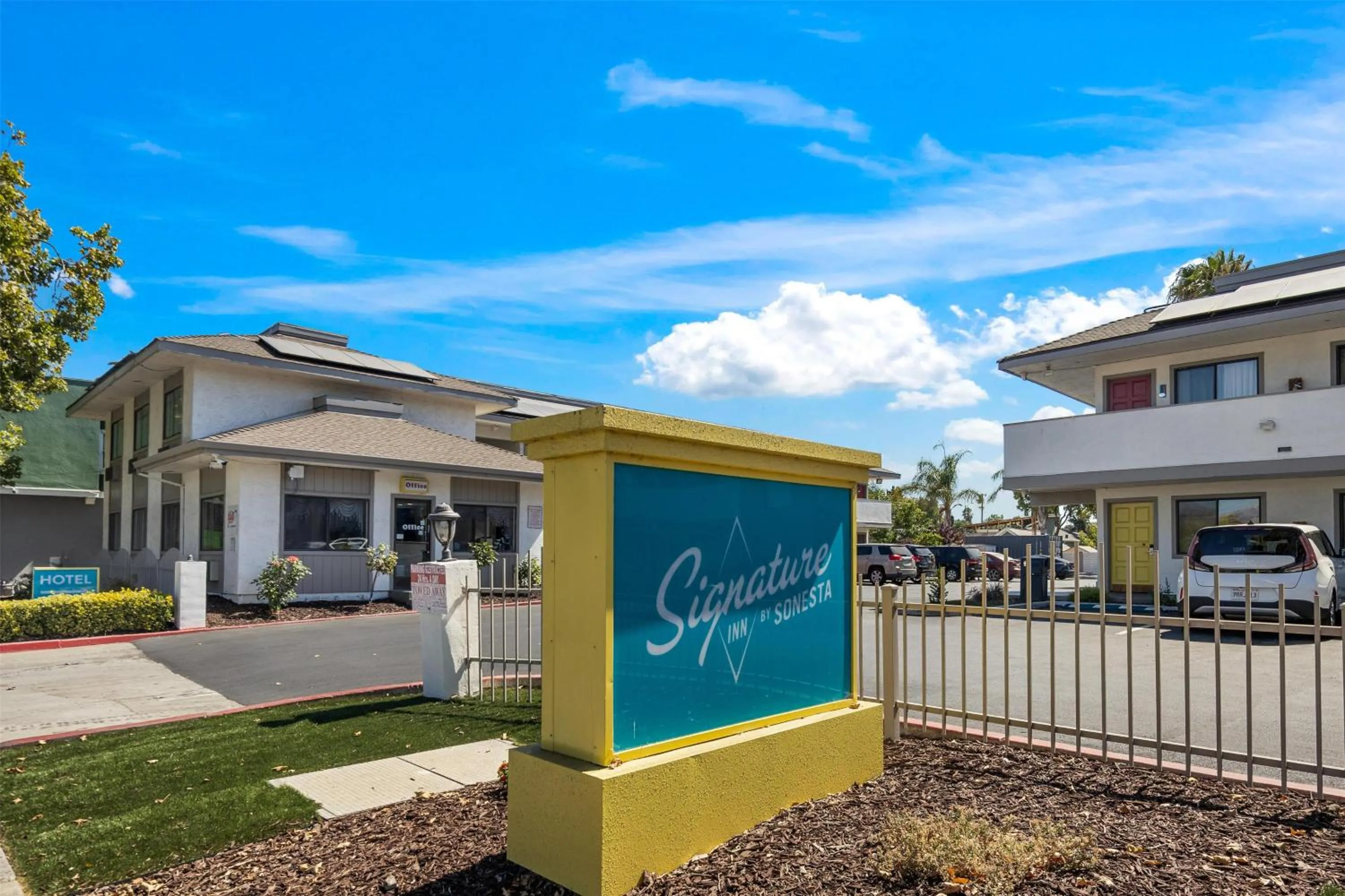 Property building in Signature Inn San Jose