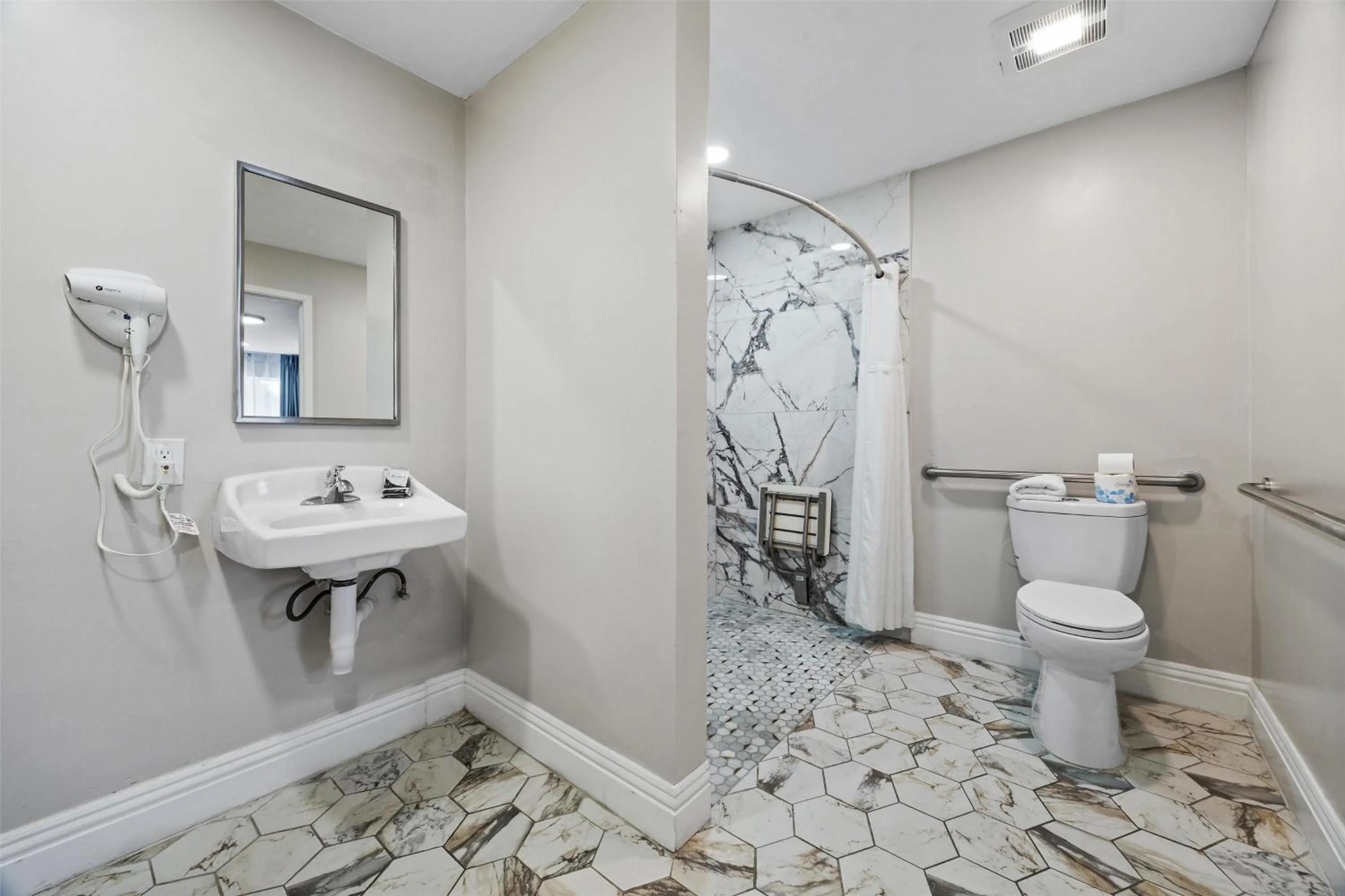 Bathroom in Signature Inn San Jose