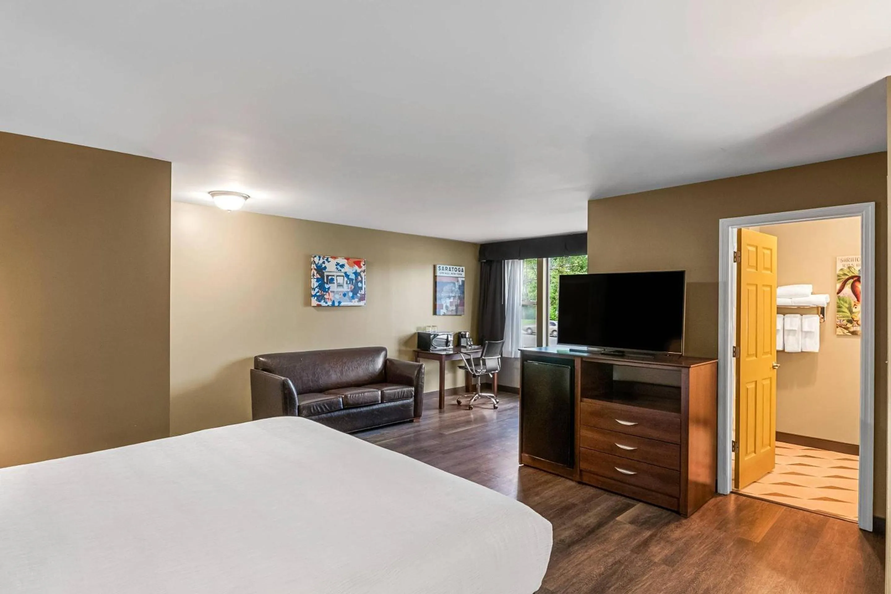 Bedroom, Bed in The Hotel Saratoga, an Ascend Collection Hotel